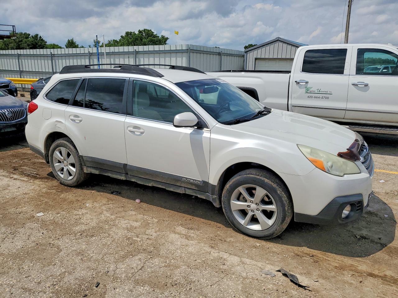 2013 Subaru Outback 2.5i Premium White vin: 4S4BRCCC2D3283426
