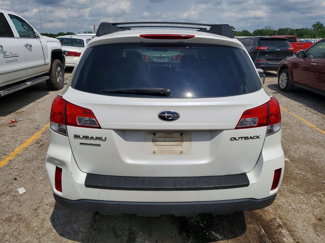 2013 Subaru Outback 2.5i Premium White vin: 4S4BRCCC2D3283426