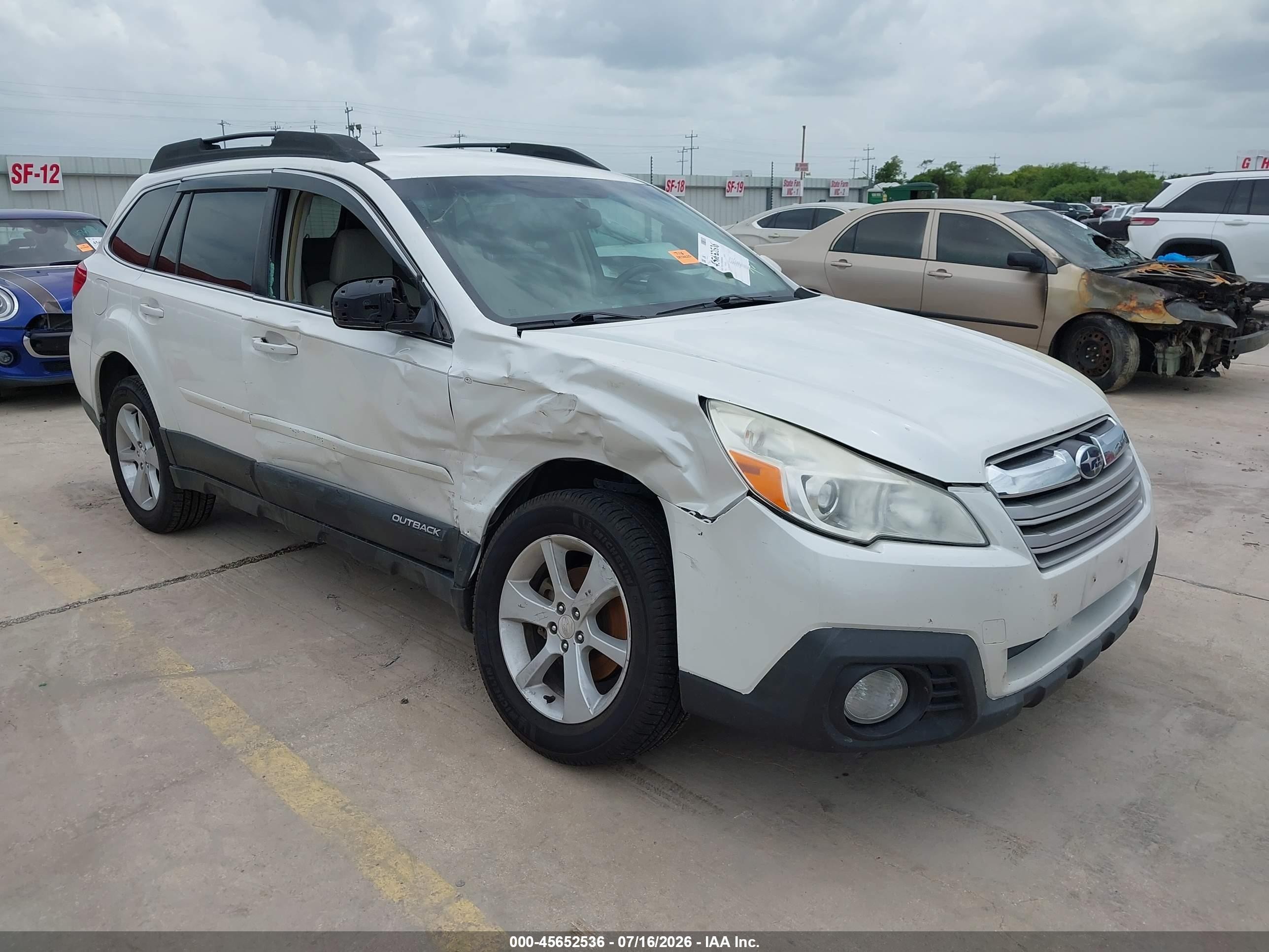 2013 Subaru Outback 2.5i Premium White vin: 4S4BRCCC2D3293227