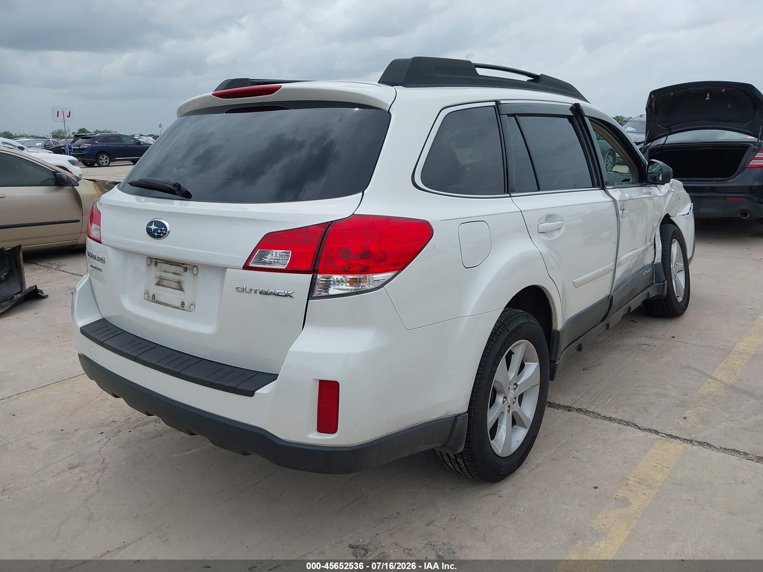 2013 Subaru Outback 2.5i Premium White vin: 4S4BRCCC2D3293227