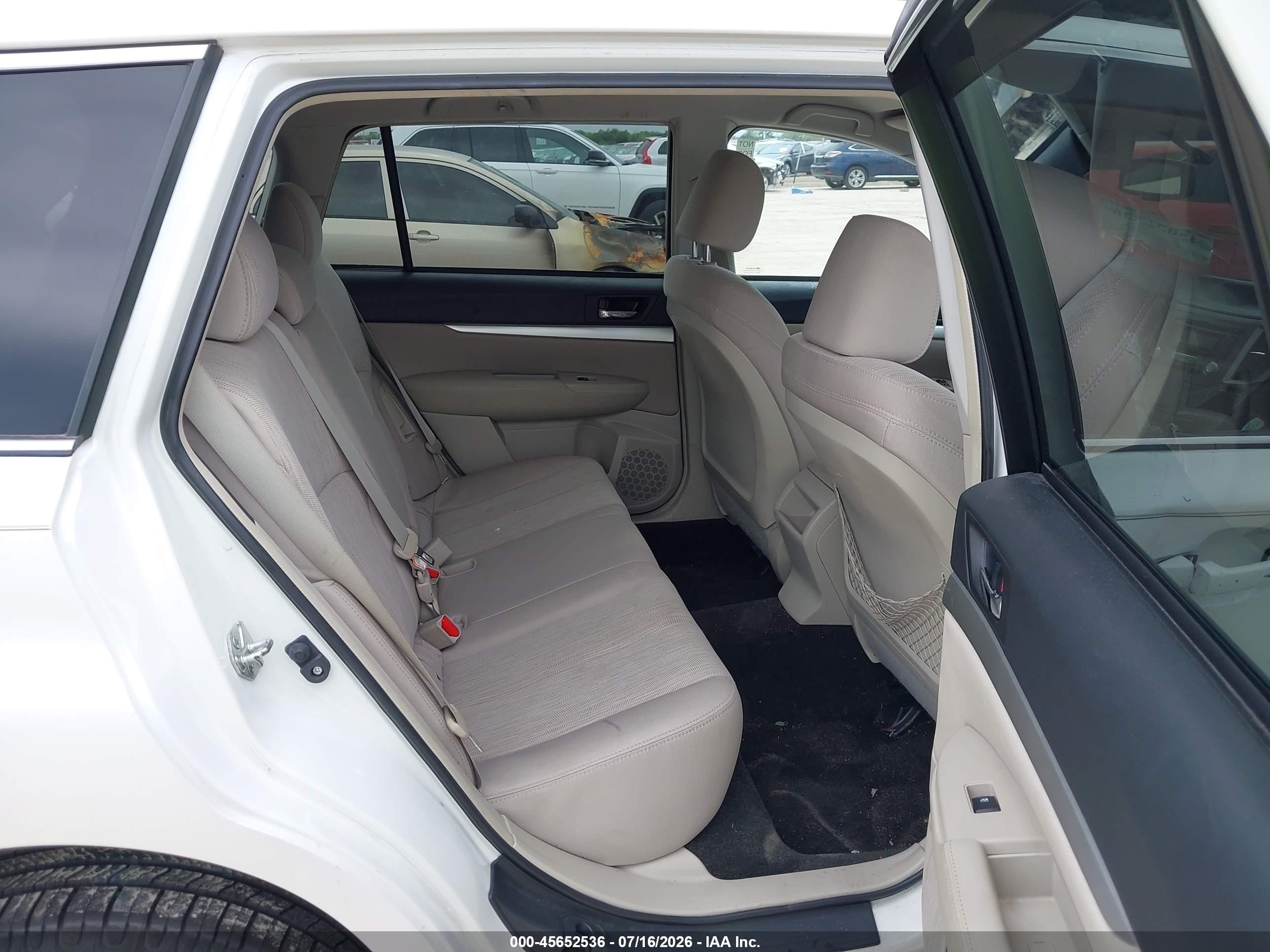 2013 Subaru Outback 2.5i Premium White vin: 4S4BRCCC2D3293227