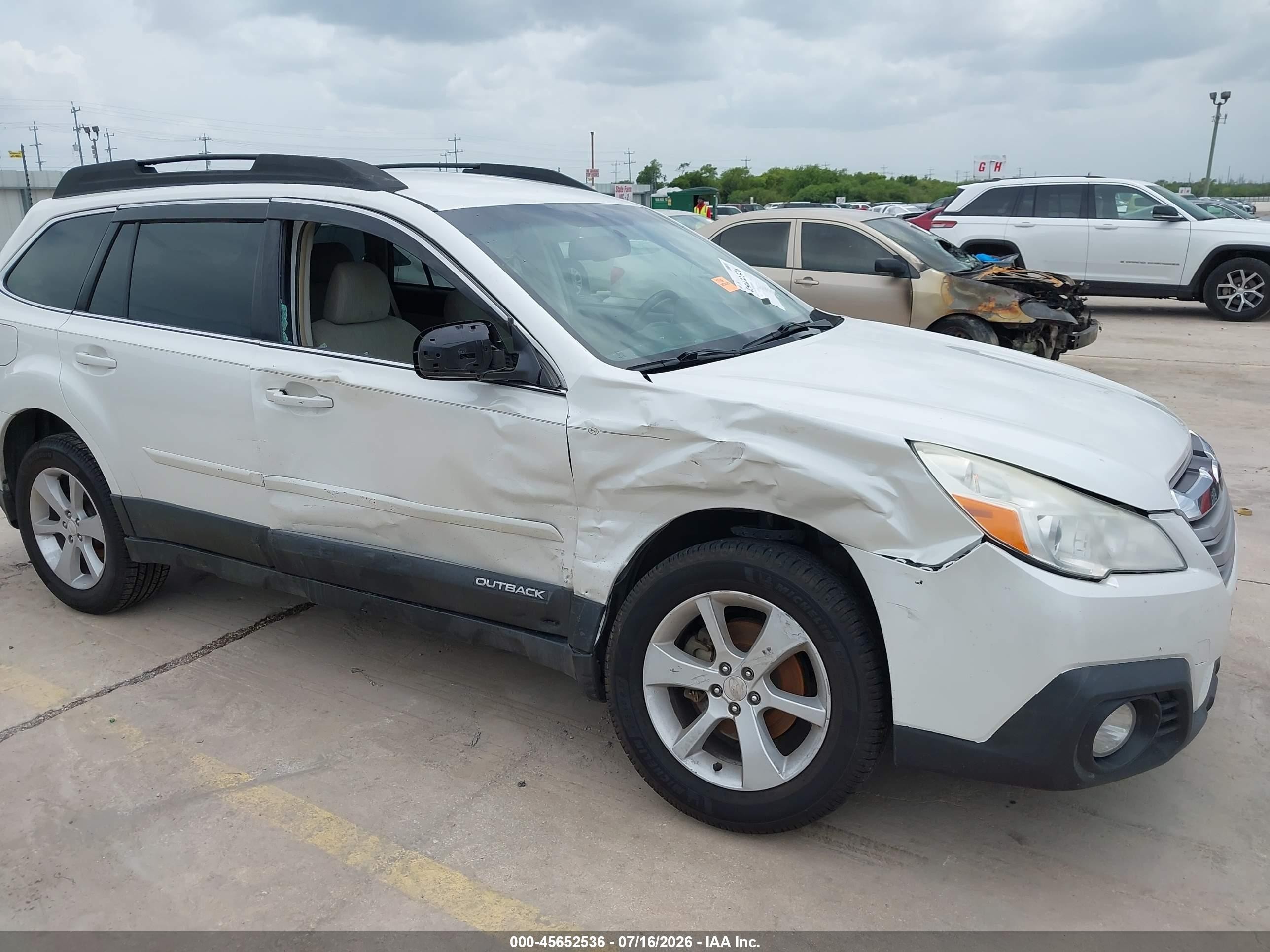 2013 Subaru Outback 2.5i Premium White vin: 4S4BRCCC2D3293227