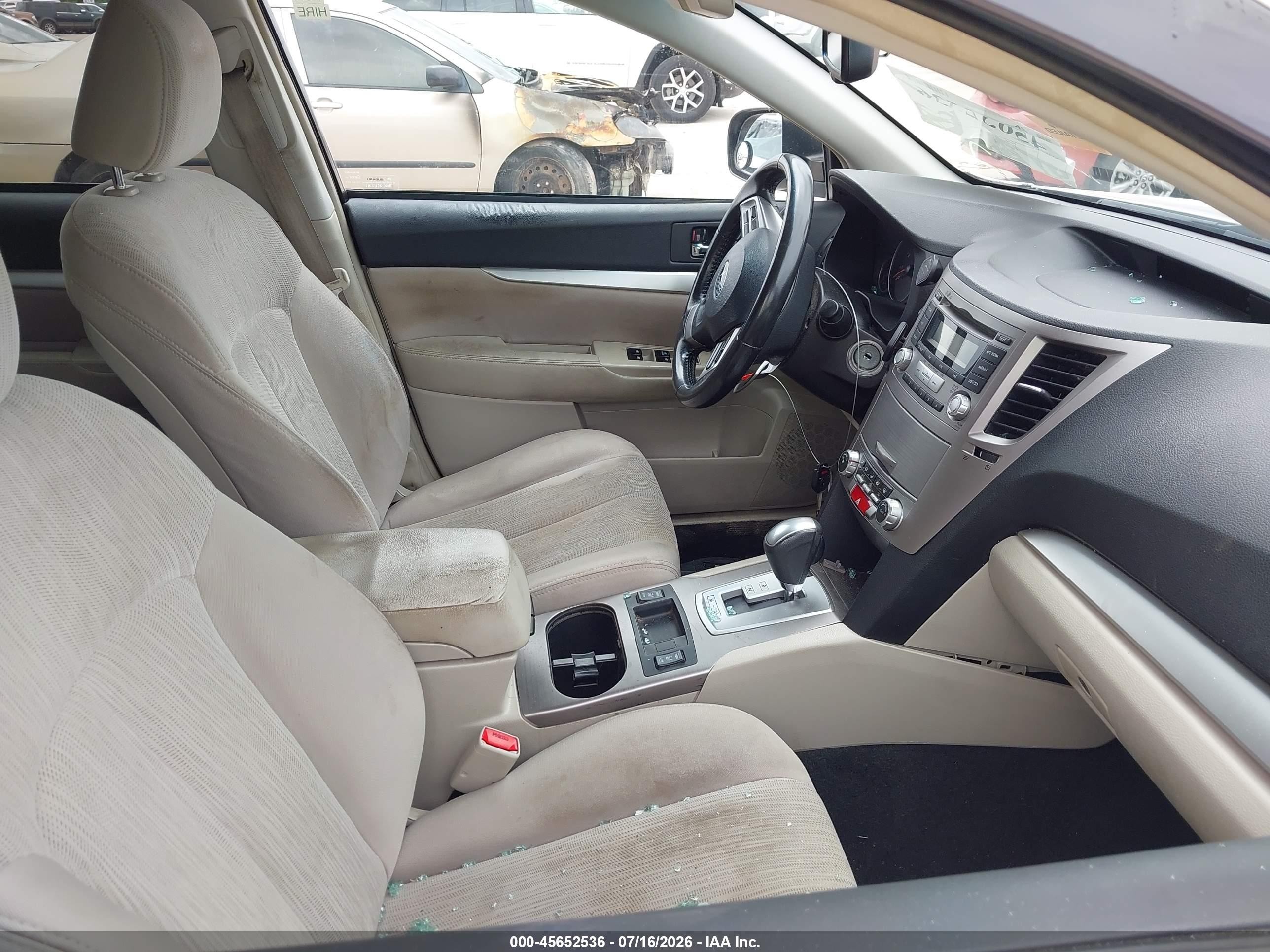 2013 Subaru Outback 2.5i Premium White vin: 4S4BRCCC2D3293227