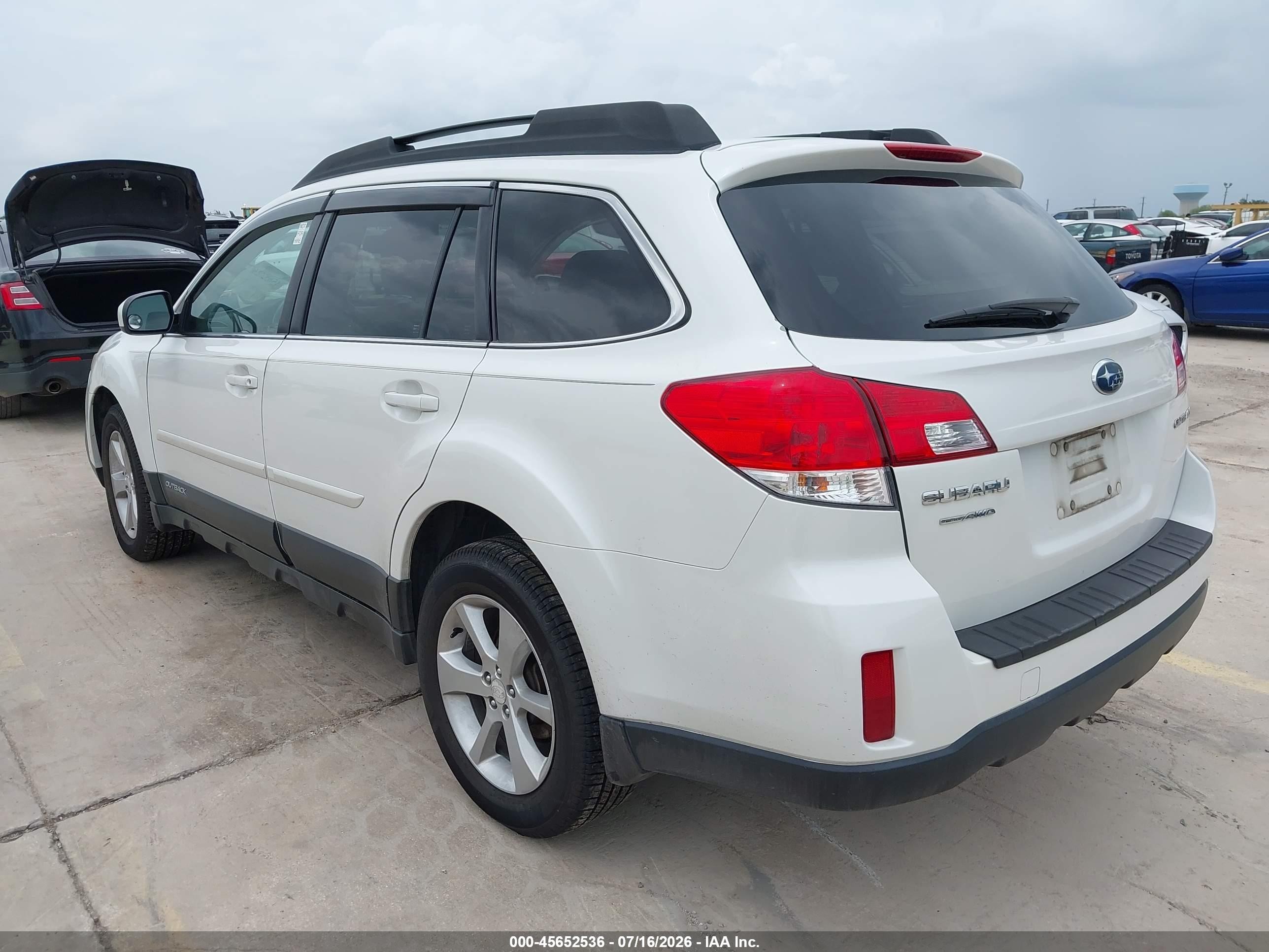 2013 Subaru Outback 2.5i Premium White vin: 4S4BRCCC2D3293227