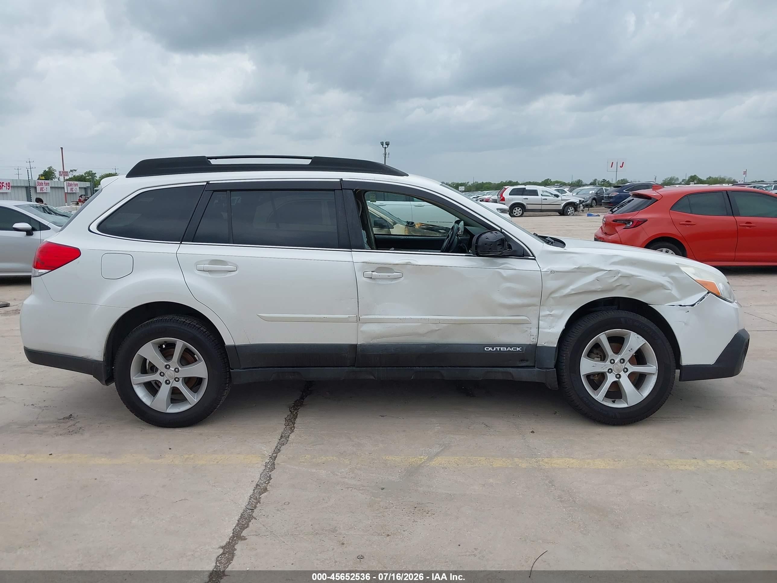 2013 Subaru Outback 2.5i Premium White vin: 4S4BRCCC2D3293227