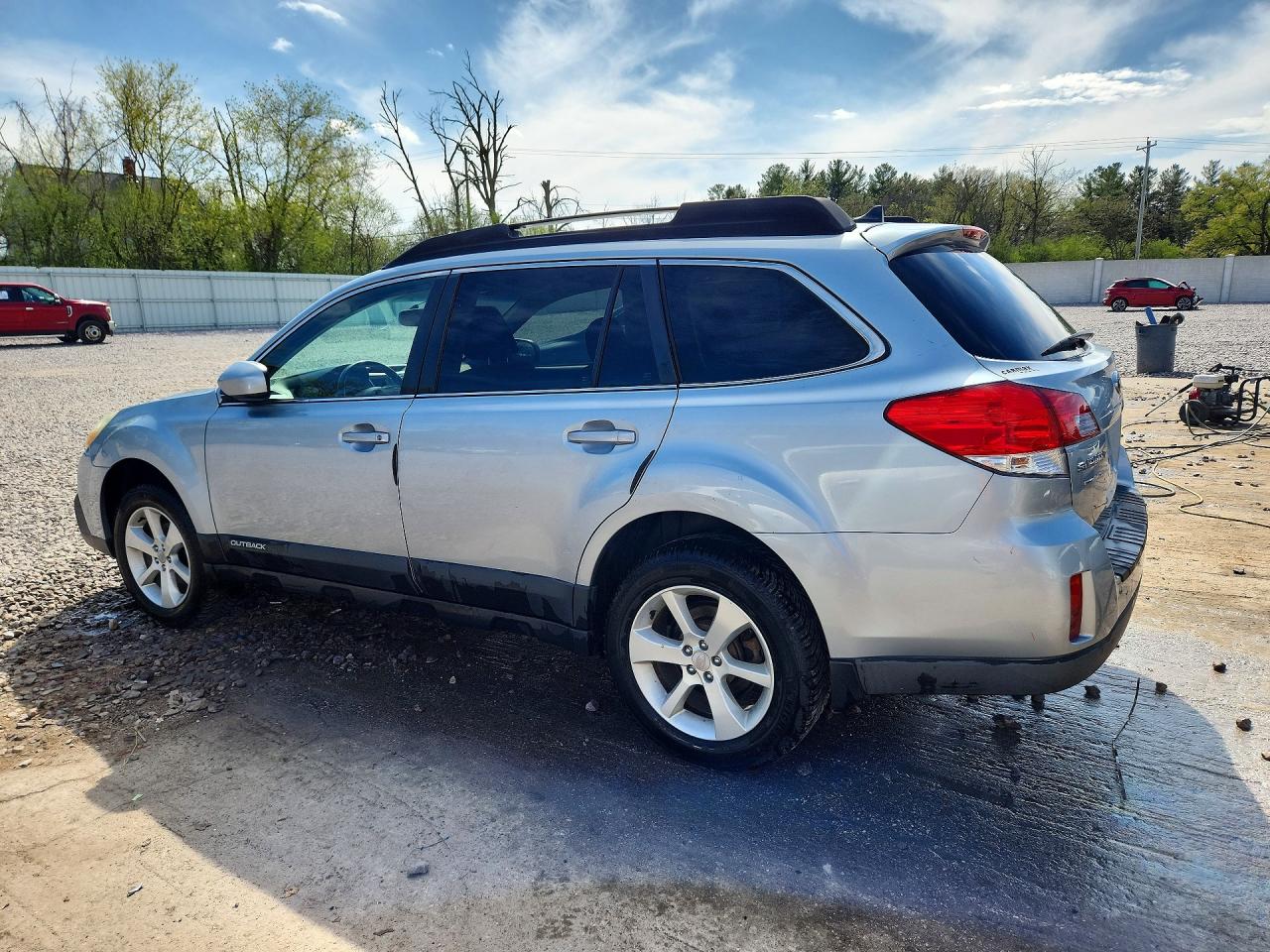 2014 Subaru Outback 2.5i Premium Silver vin: 4S4BRCCC2E3207965