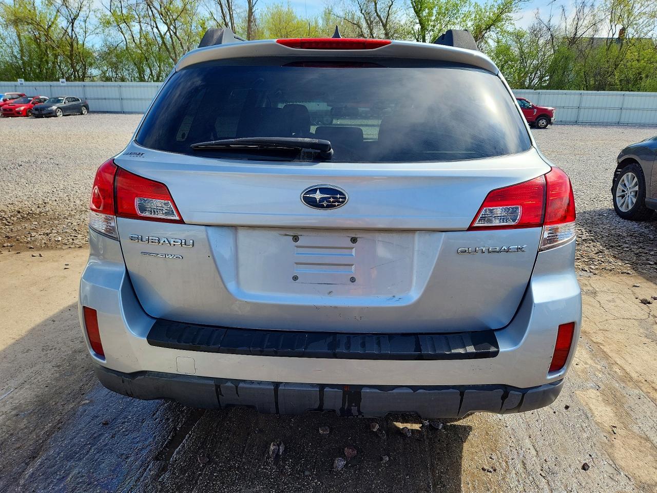 2014 Subaru Outback 2.5i Premium Silver vin: 4S4BRCCC2E3207965