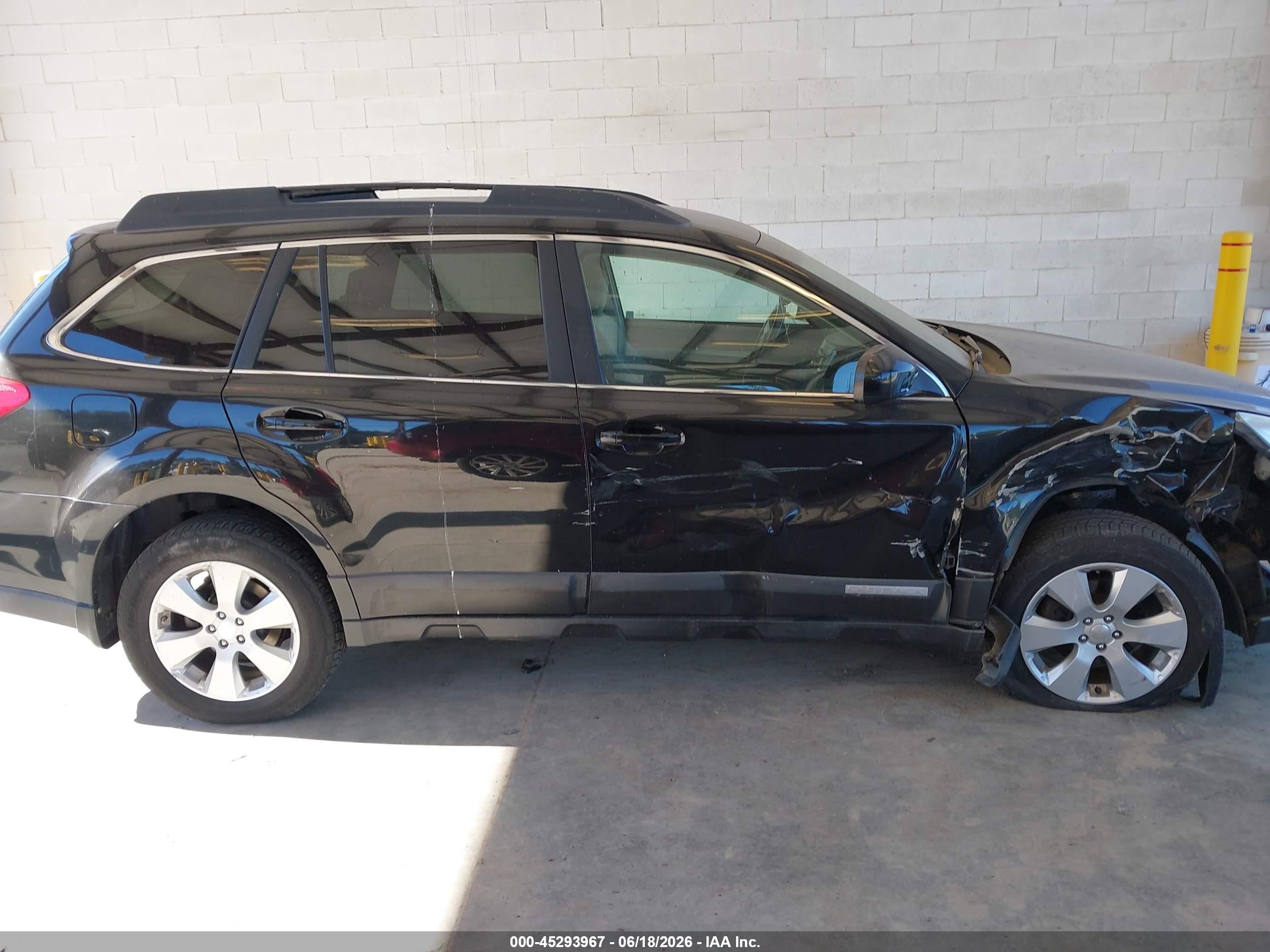 2010 Subaru Outback 2.5i Premium Черный vin: 4S4BRCCC3A3310936