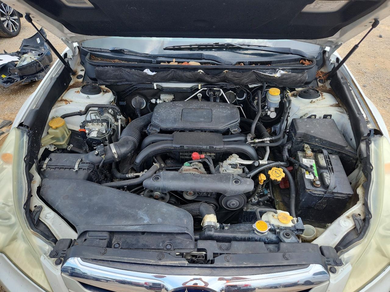 2011 Subaru Outback 2.5i Premium White vin: 4S4BRCCC3B3412142