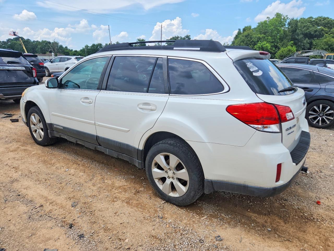 2011 Subaru Outback 2.5i Premium White vin: 4S4BRCCC3B3412142