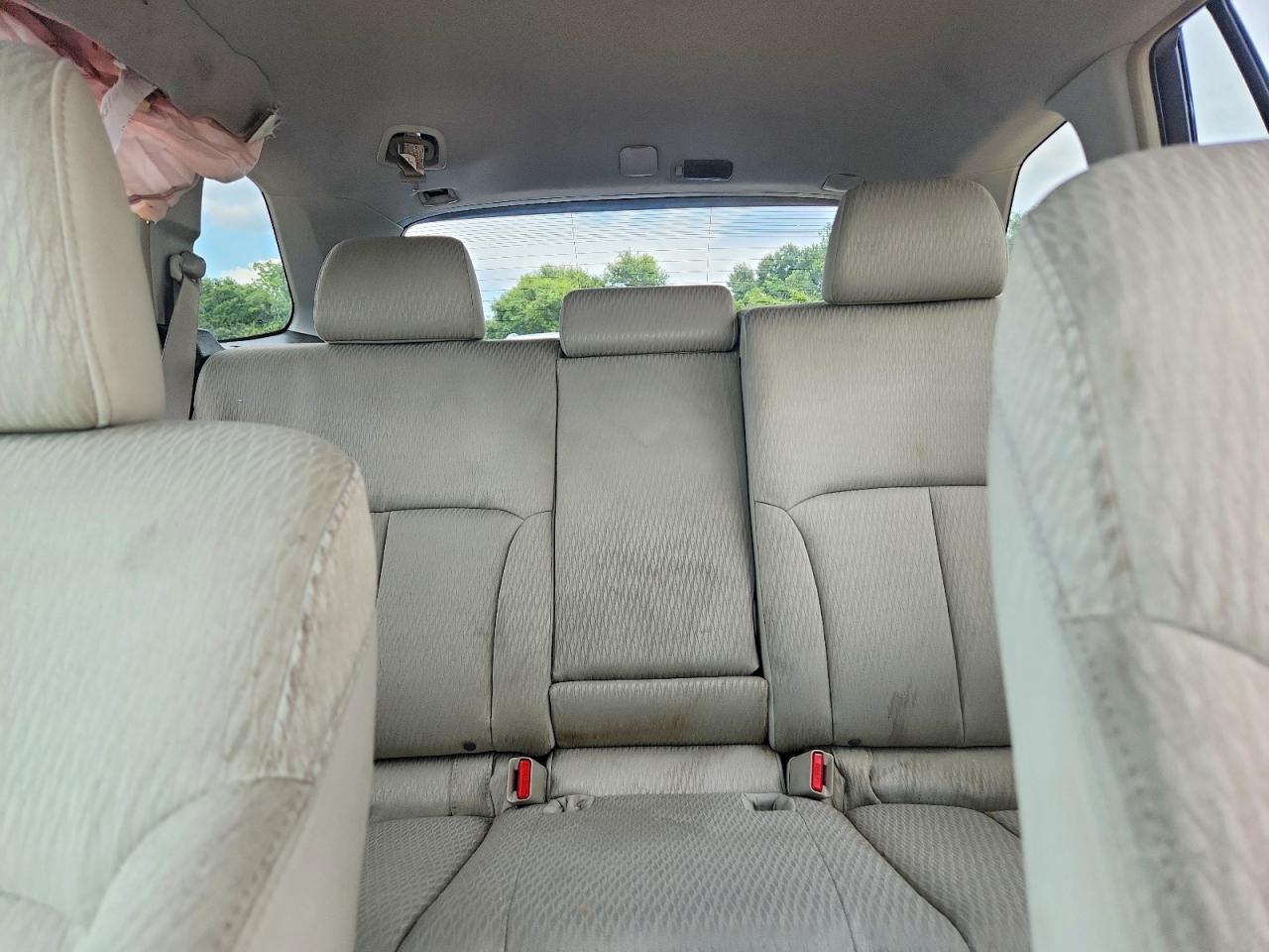 2011 Subaru Outback 2.5i Premium White vin: 4S4BRCCC3B3412142
