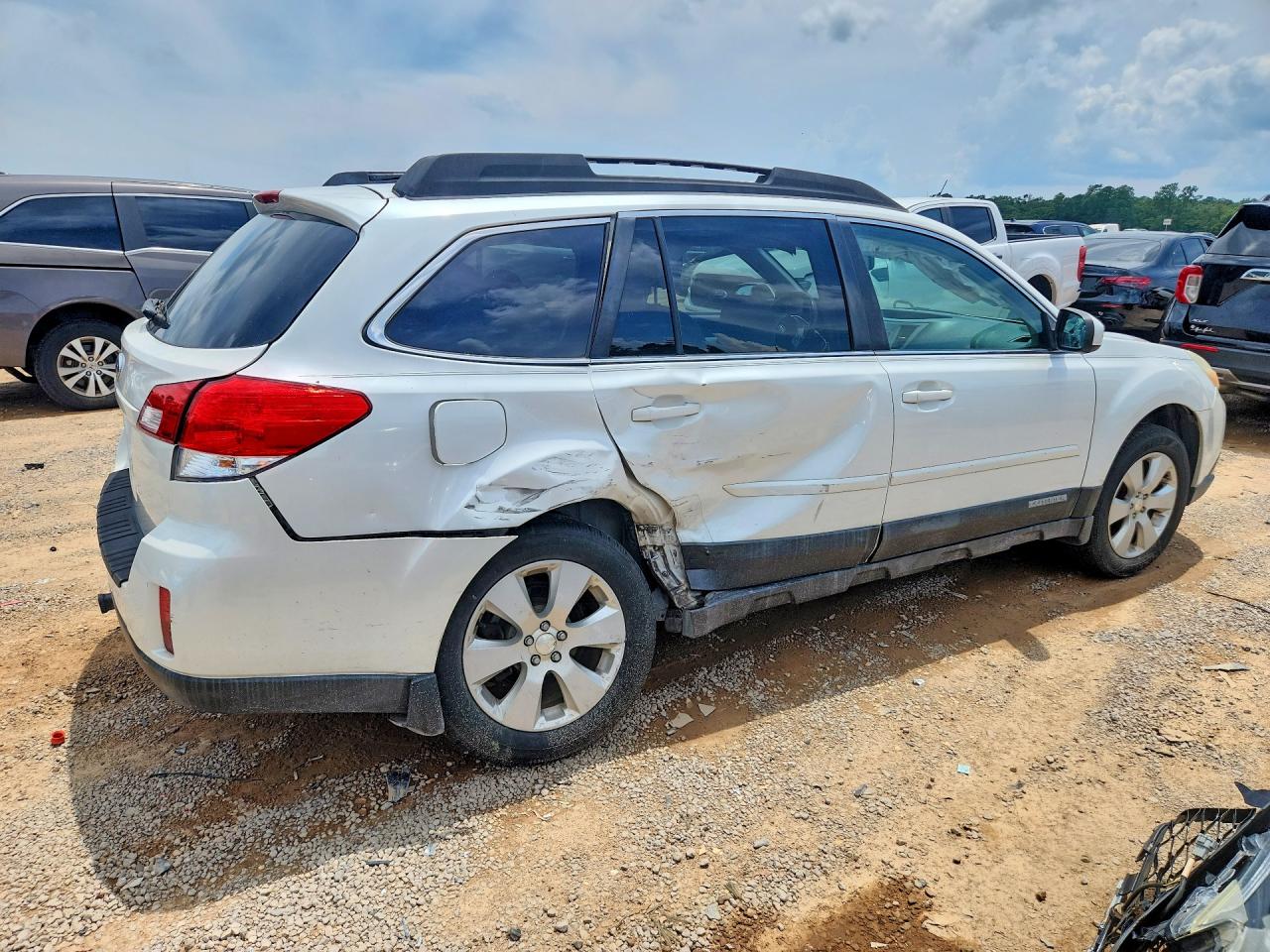 2011 Subaru Outback 2.5i Premium White vin: 4S4BRCCC3B3412142