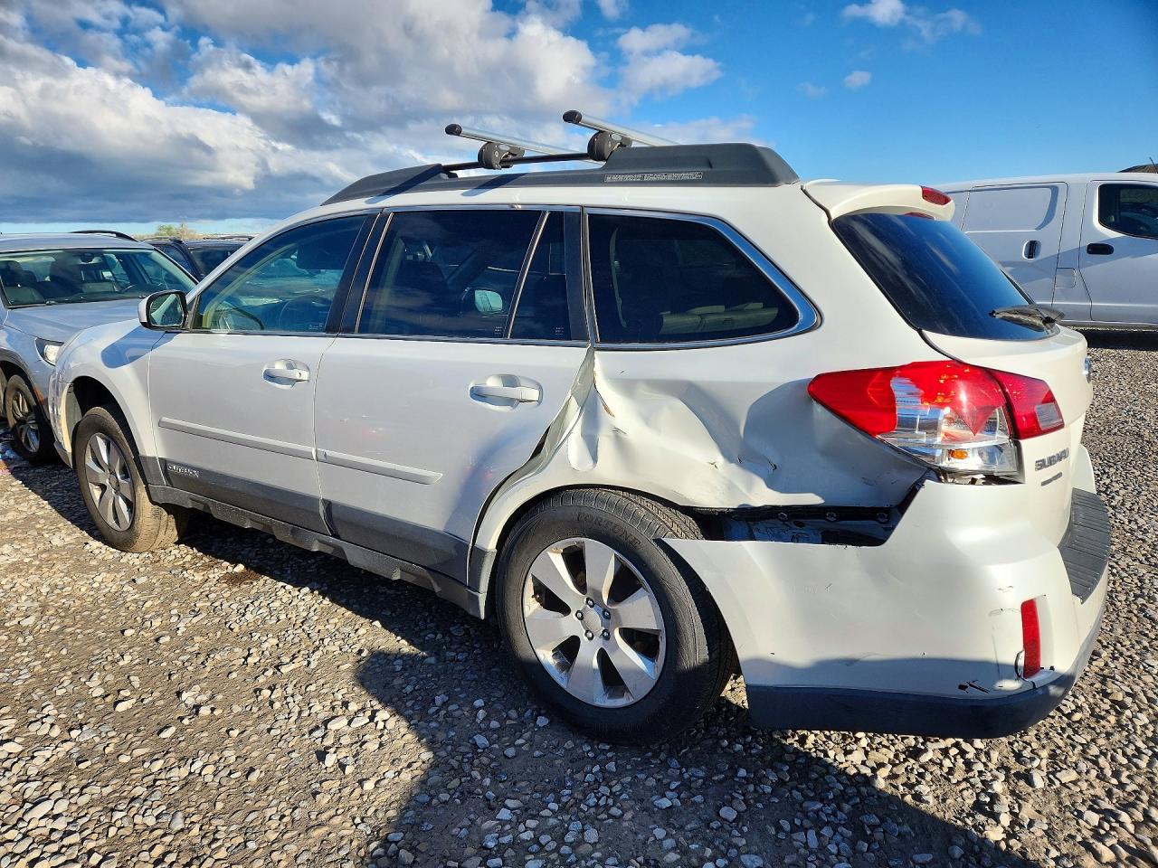 2012 Subaru Outback 2.5i Premium White vin: 4S4BRCCC3C3283224