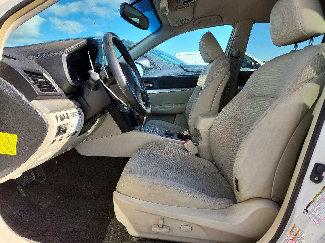 2012 Subaru Outback 2.5i Premium White vin: 4S4BRCCC3C3283224