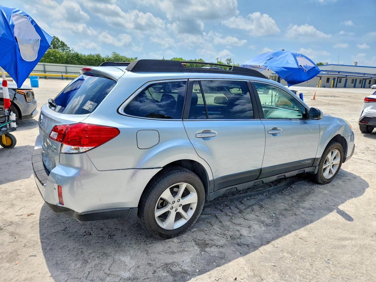 2013 Subaru Outback 2.5i Premium Silver vin: 4S4BRCCC3D3254470