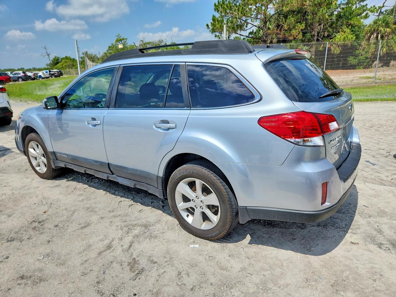 2013 Subaru Outback 2.5i Premium Silver vin: 4S4BRCCC3D3254470