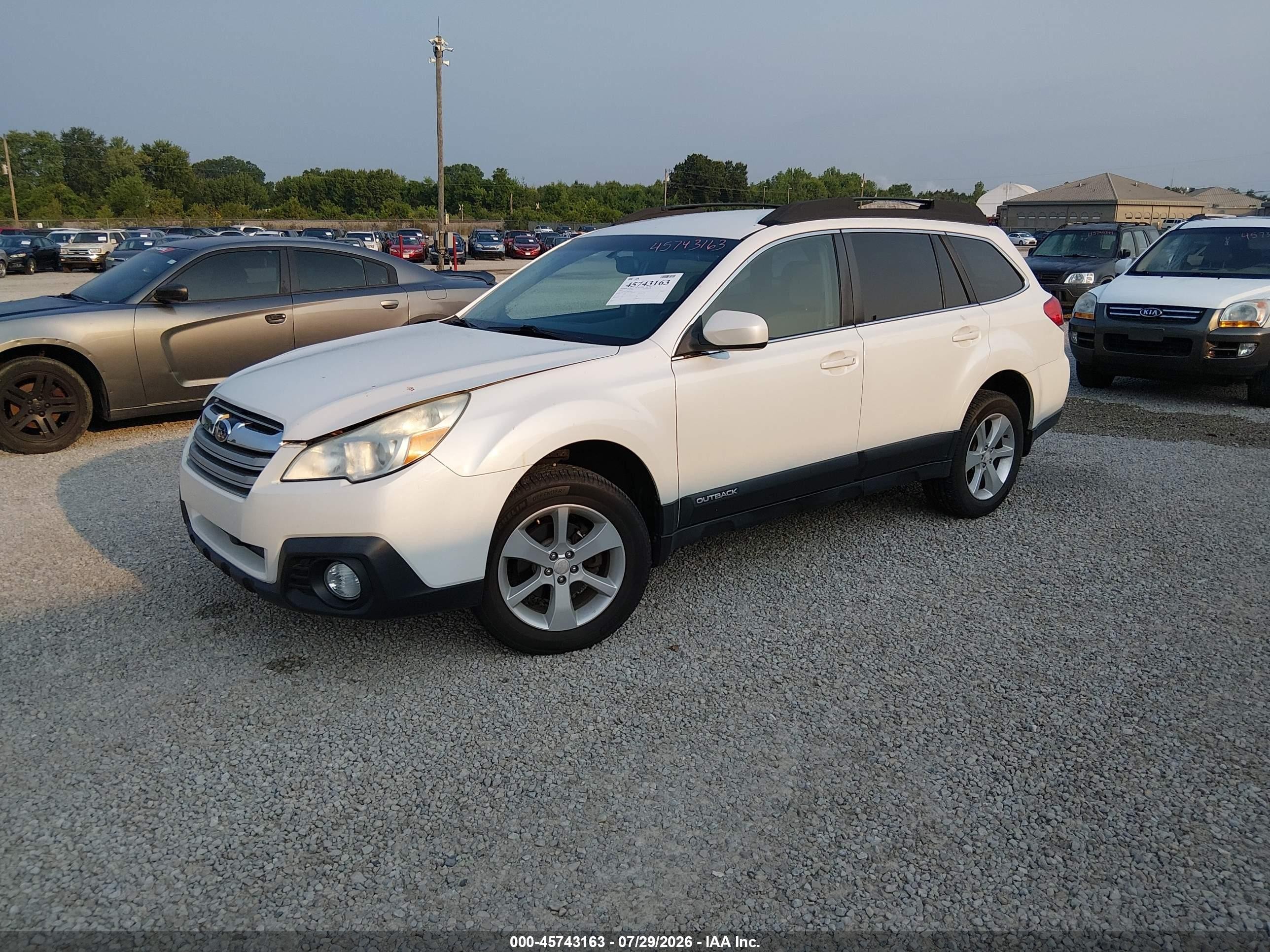 2013 Subaru Outback 2.5i Premium White vin: 4S4BRCCC3D3274105