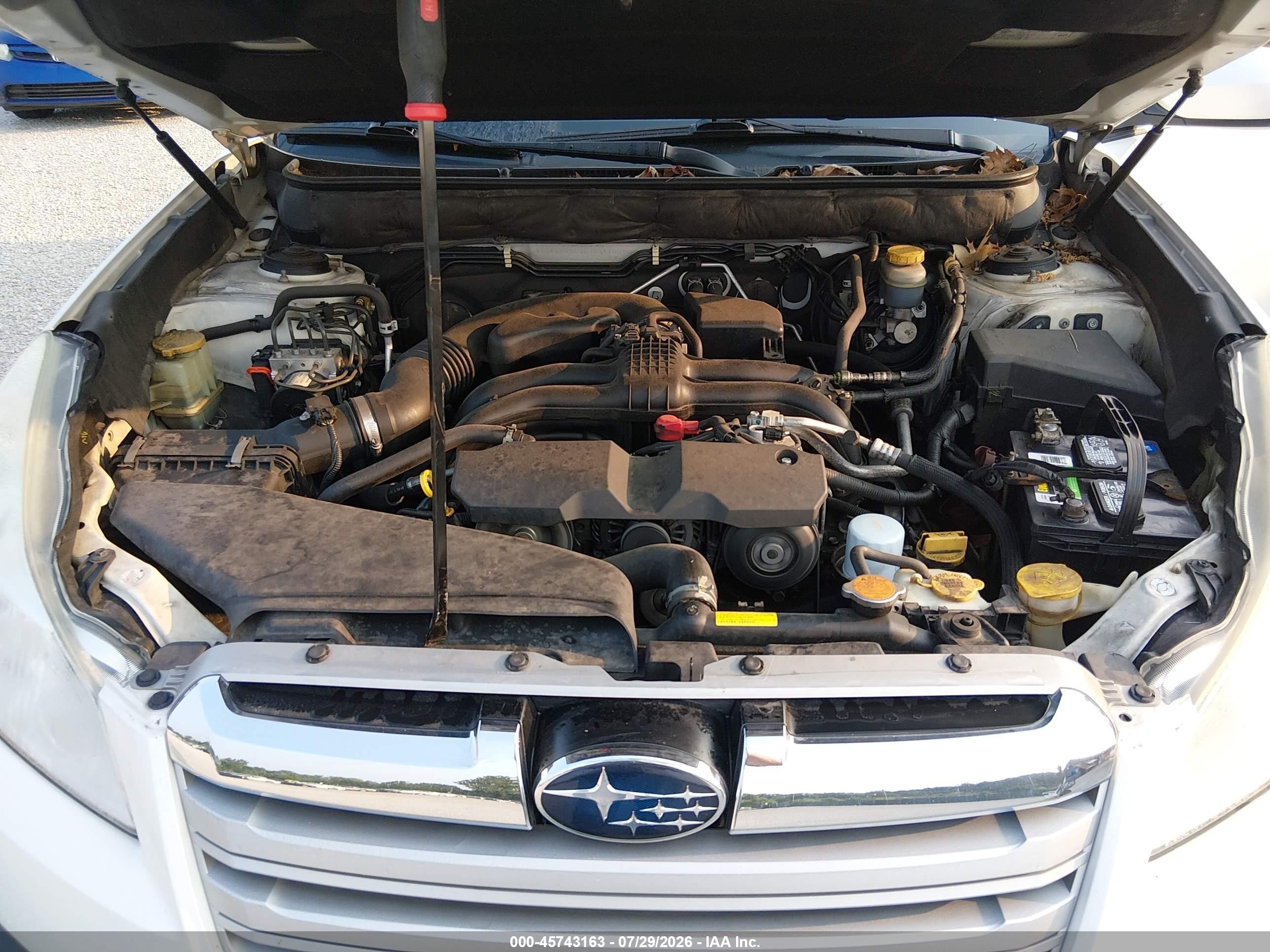 2013 Subaru Outback 2.5i Premium White vin: 4S4BRCCC3D3274105