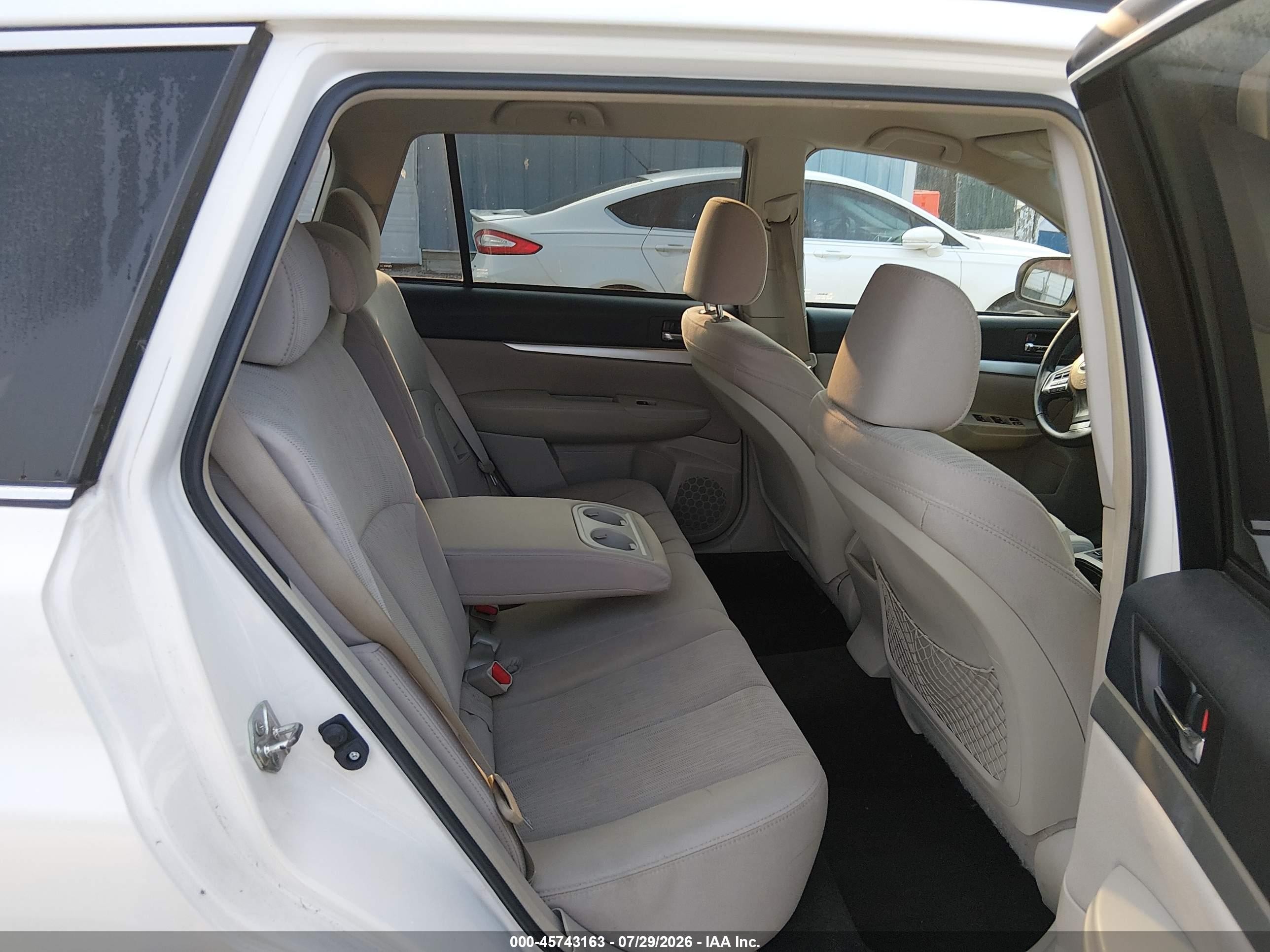 2013 Subaru Outback 2.5i Premium White vin: 4S4BRCCC3D3274105