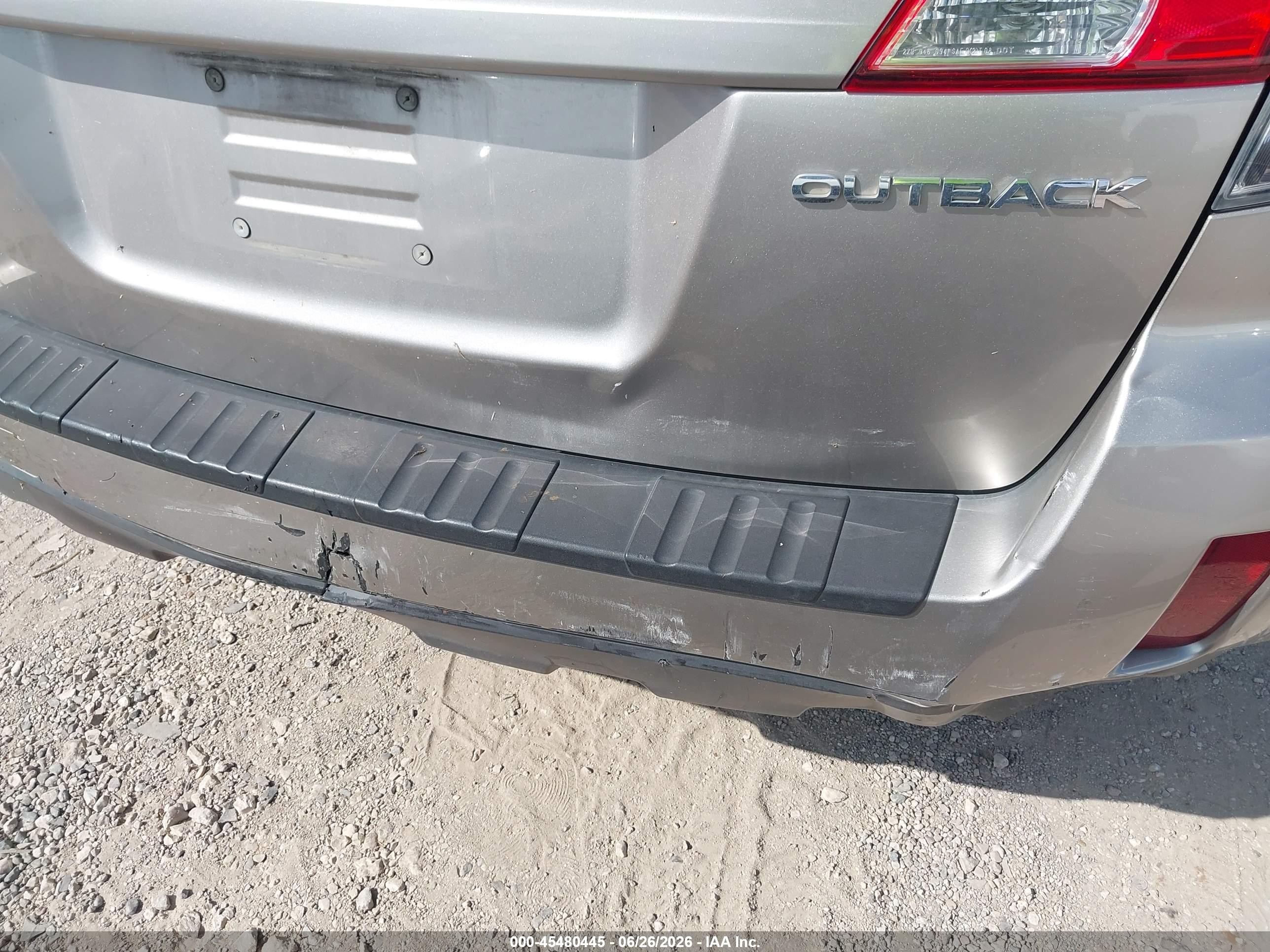 2014 Subaru Outback 2.5i Premium Silver vin: 4S4BRCCC3E3214391