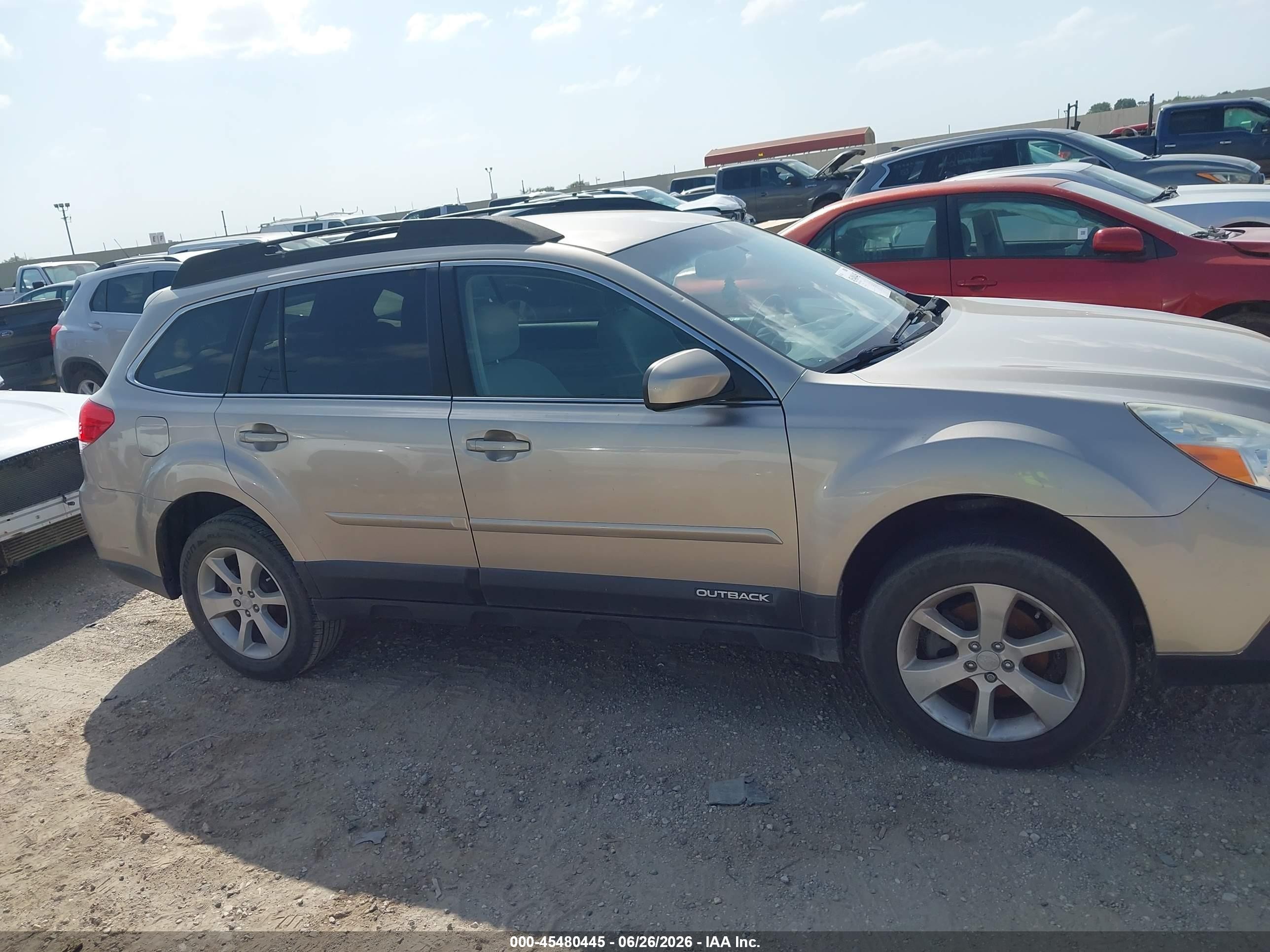 2014 Subaru Outback 2.5i Premium Silver vin: 4S4BRCCC3E3214391