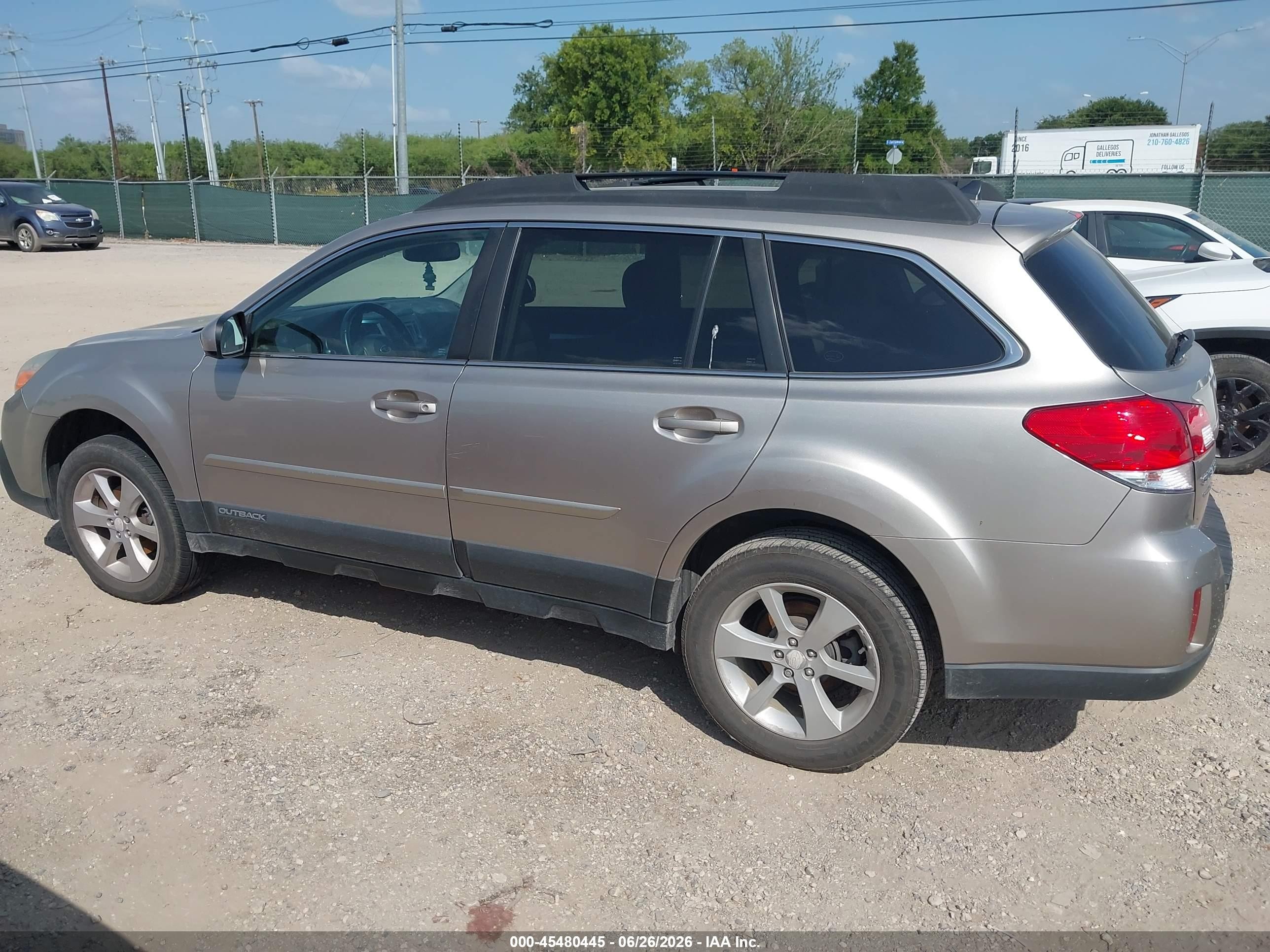 2014 Subaru Outback 2.5i Premium Silver vin: 4S4BRCCC3E3214391
