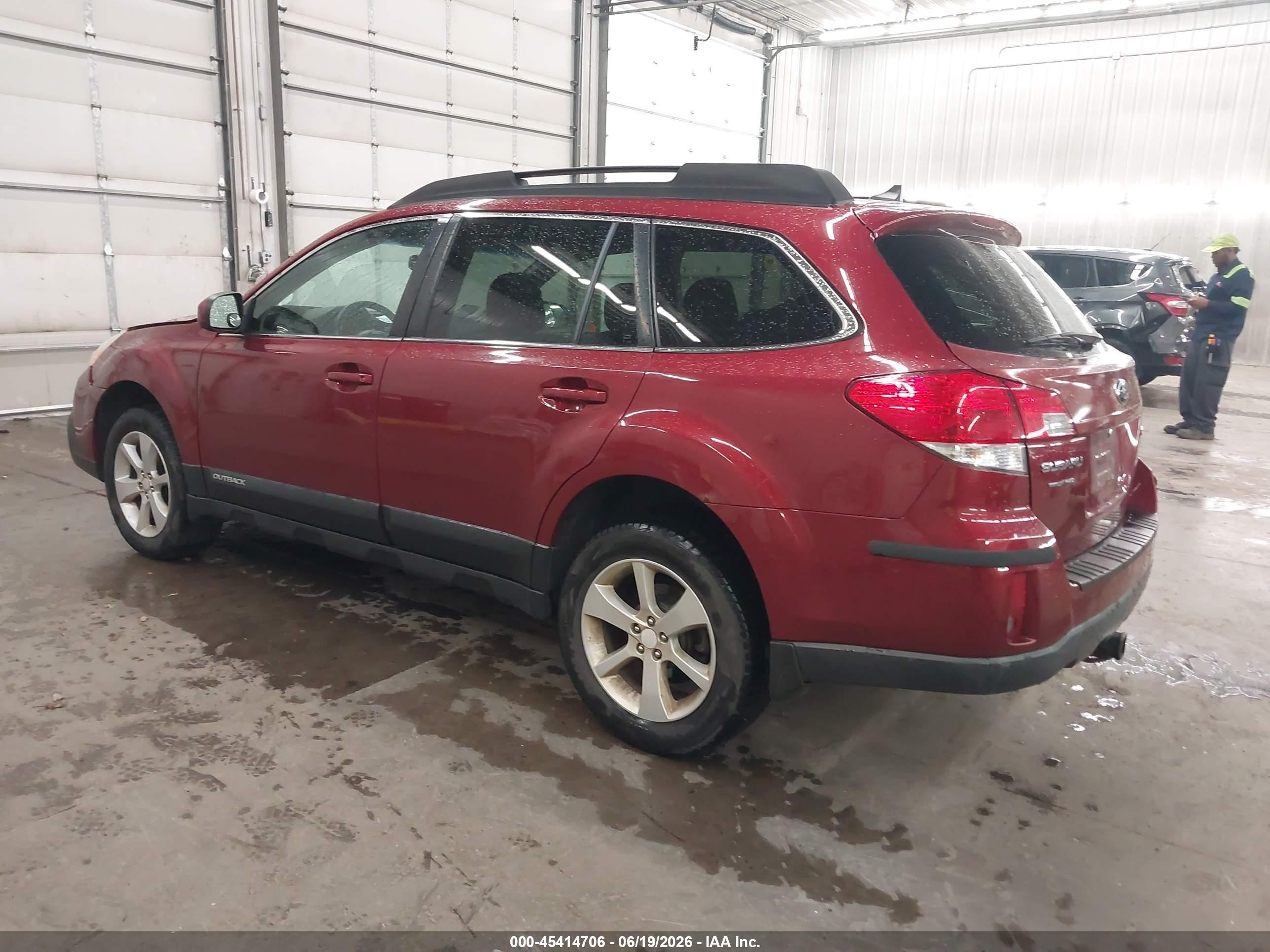 2014 Subaru Outback 2.5i Premium Red vin: 4S4BRCCC3E3288944