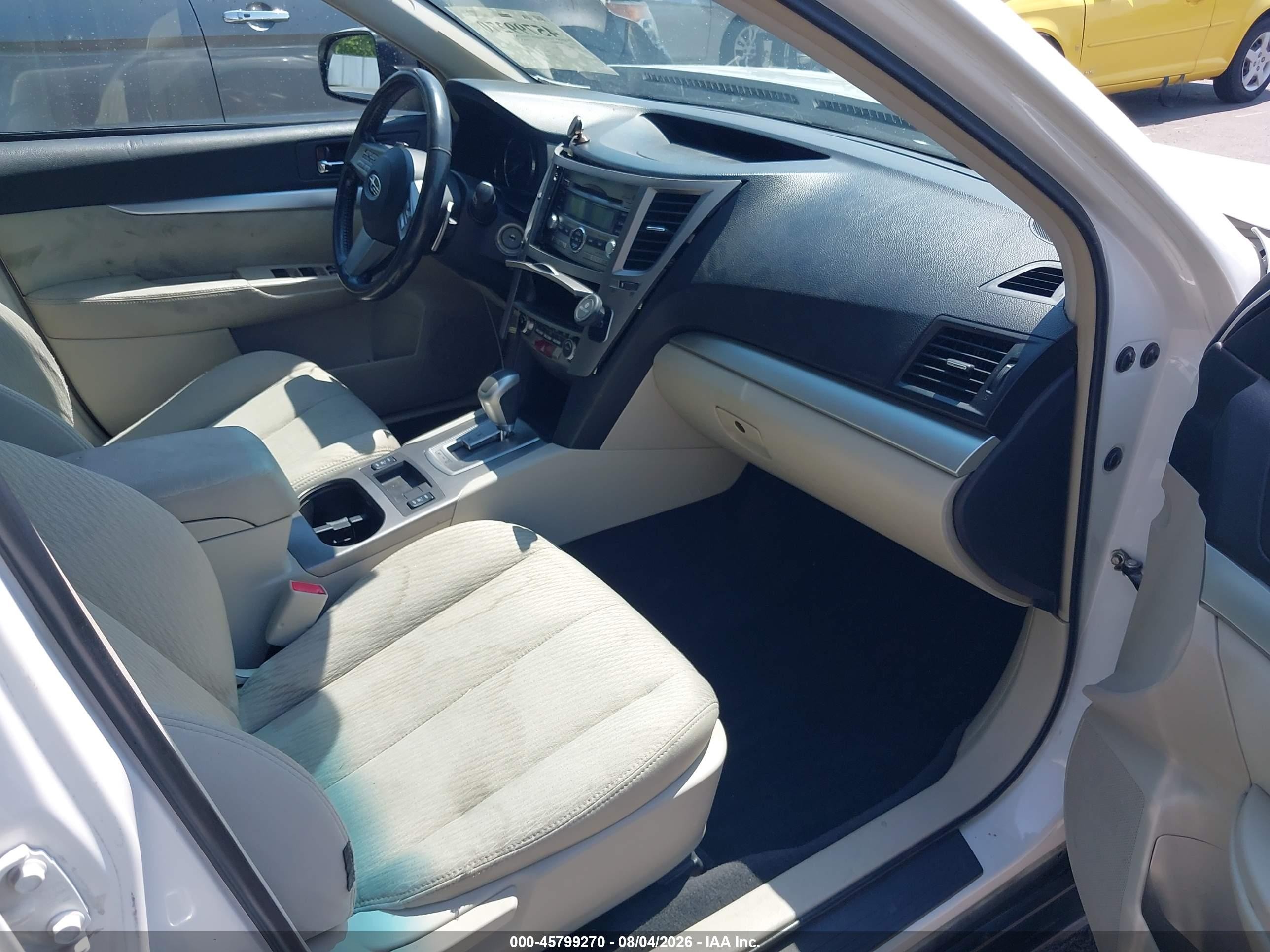 2010 Subaru Outback 2.5i Premium White vin: 4S4BRCCC4A3321458