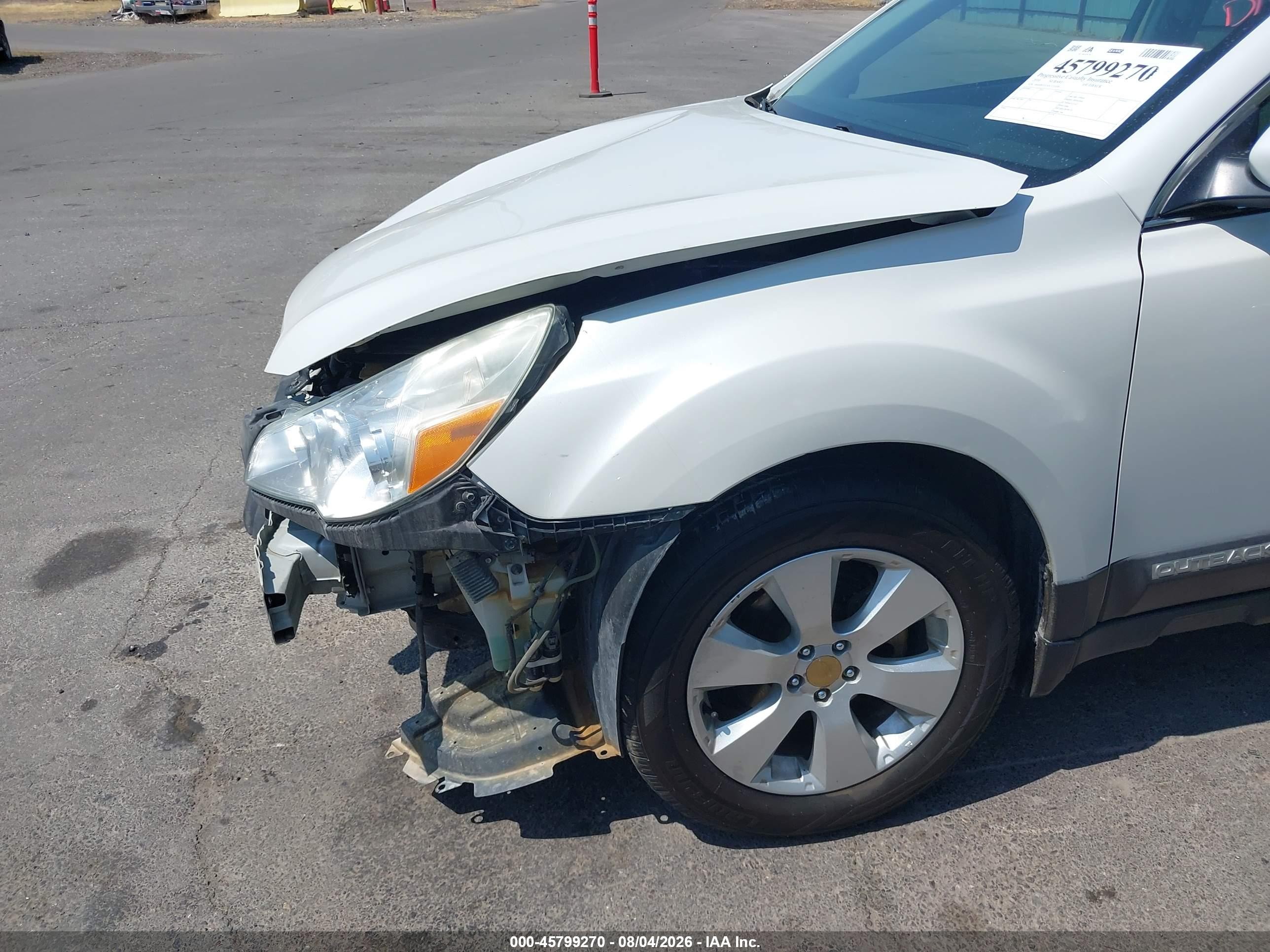 2010 Subaru Outback 2.5i Premium White vin: 4S4BRCCC4A3321458