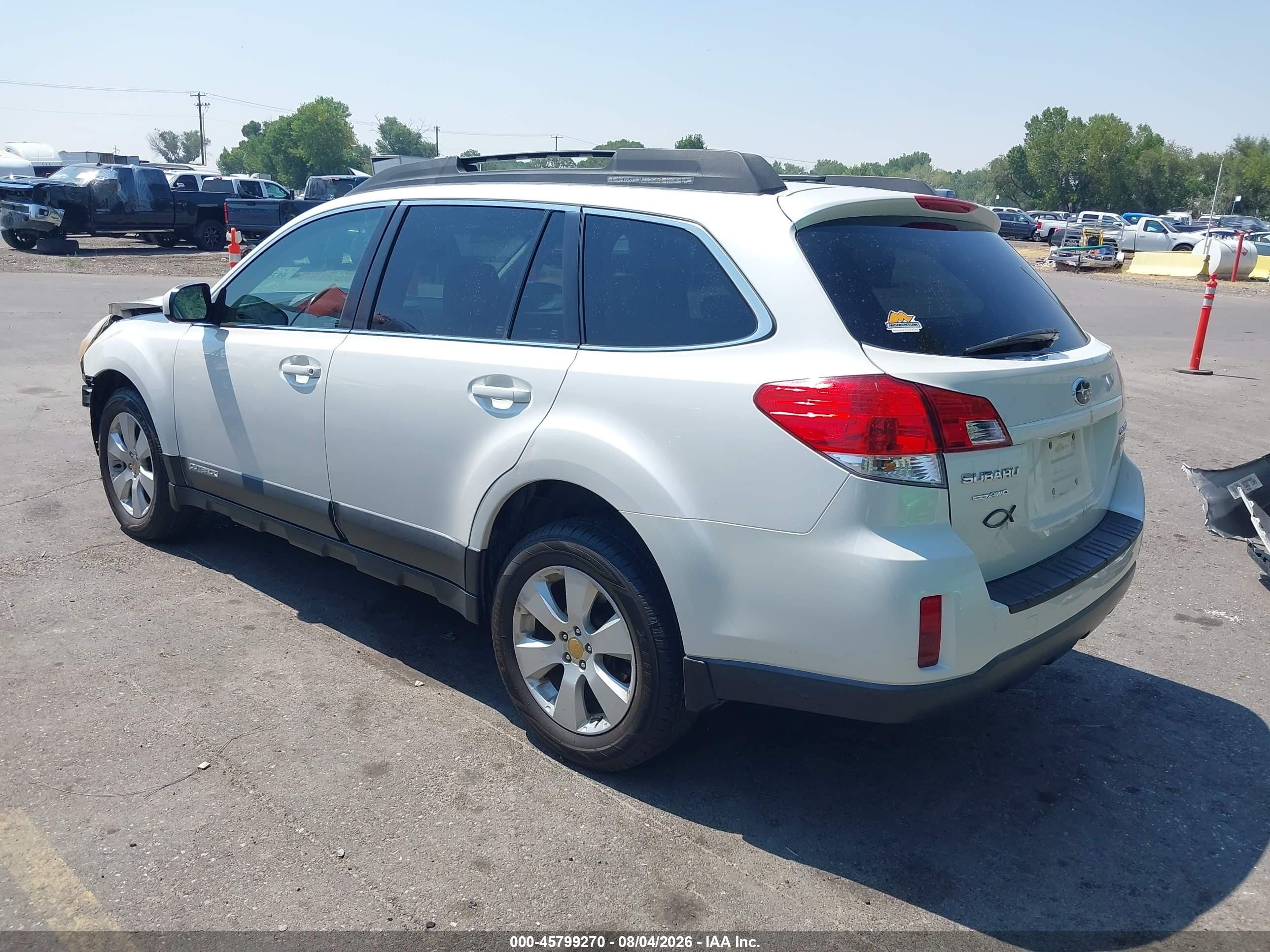 2010 Subaru Outback 2.5i Premium White vin: 4S4BRCCC4A3321458