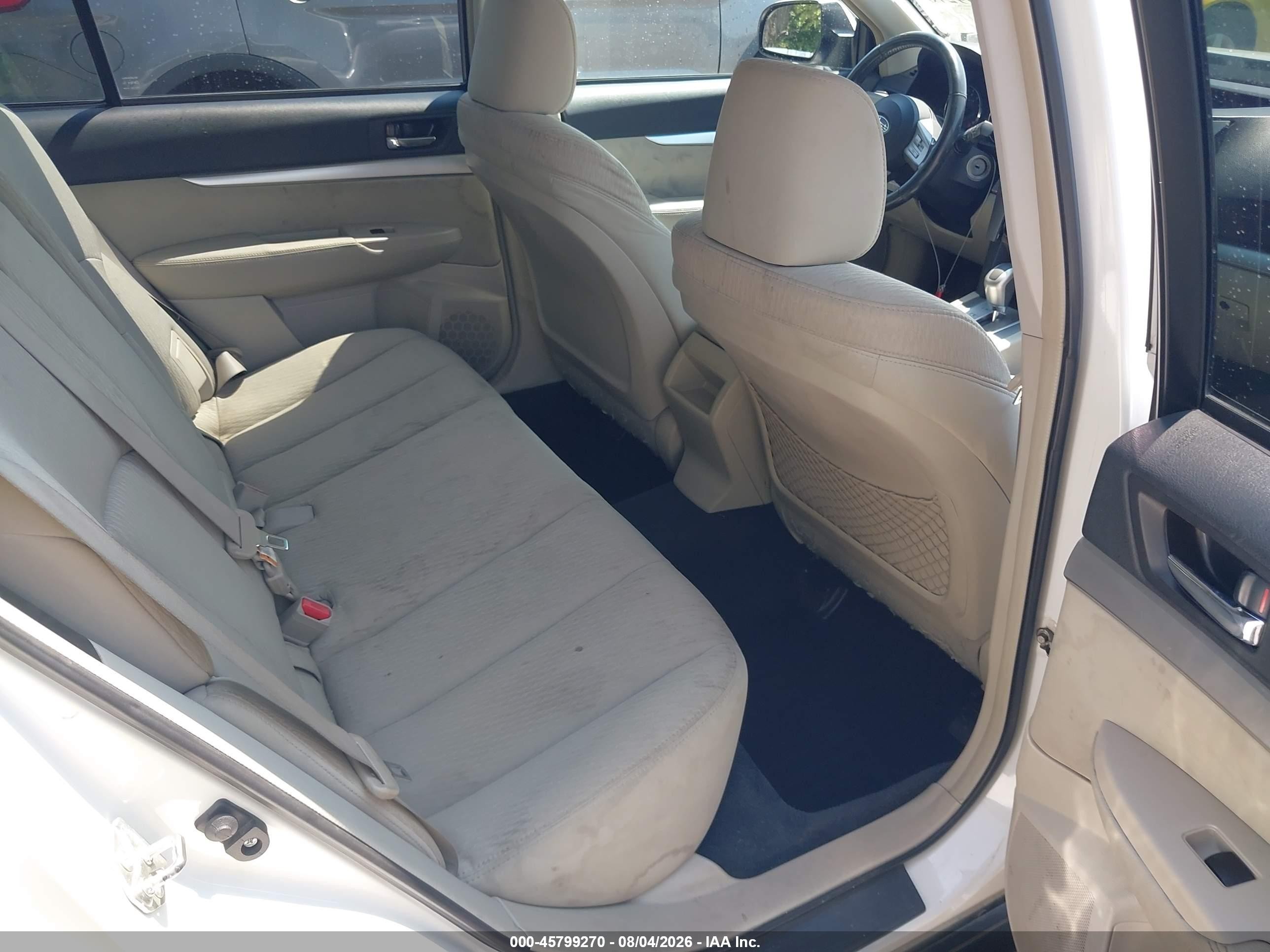 2010 Subaru Outback 2.5i Premium White vin: 4S4BRCCC4A3321458