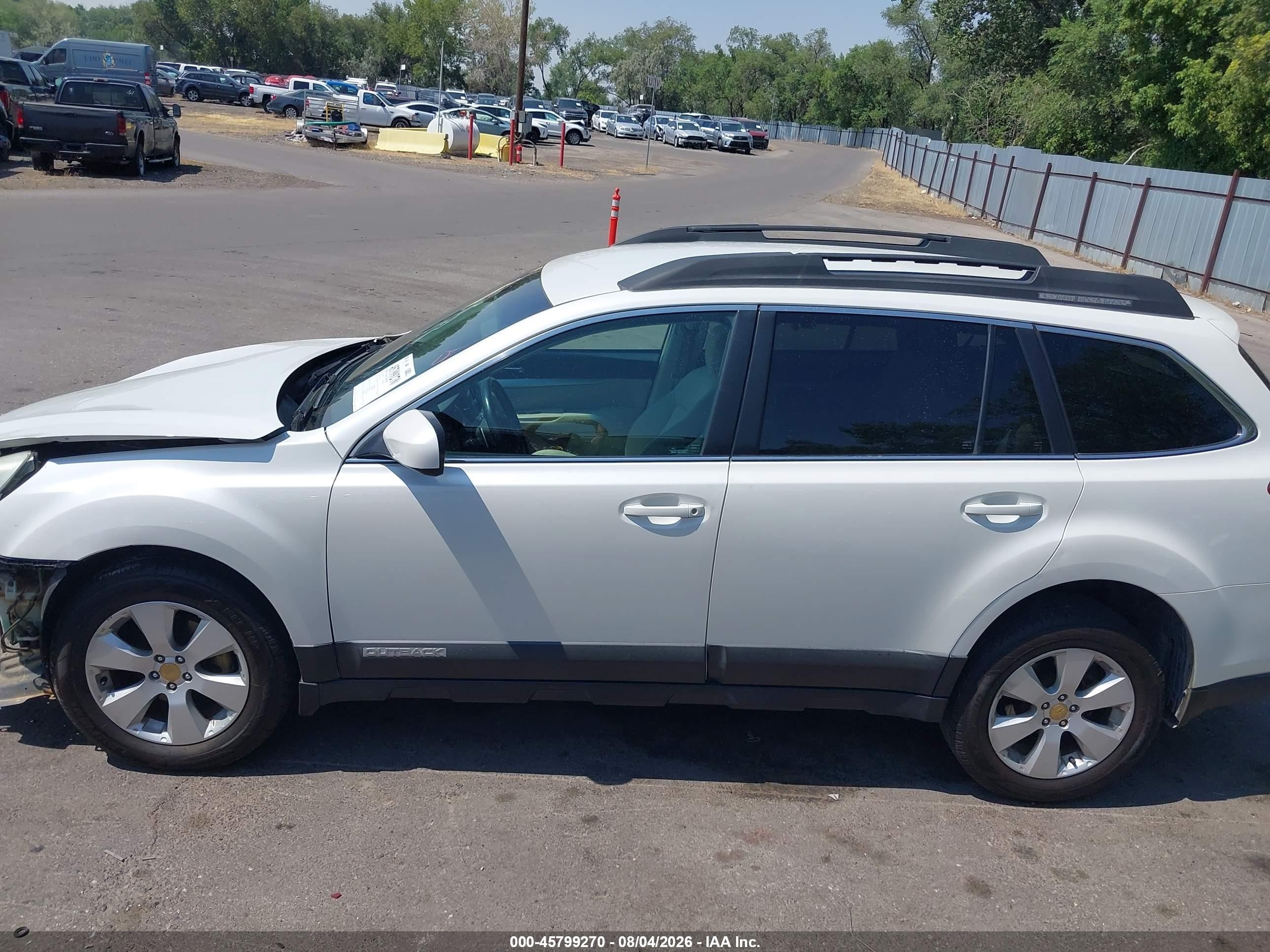 2010 Subaru Outback 2.5i Premium White vin: 4S4BRCCC4A3321458