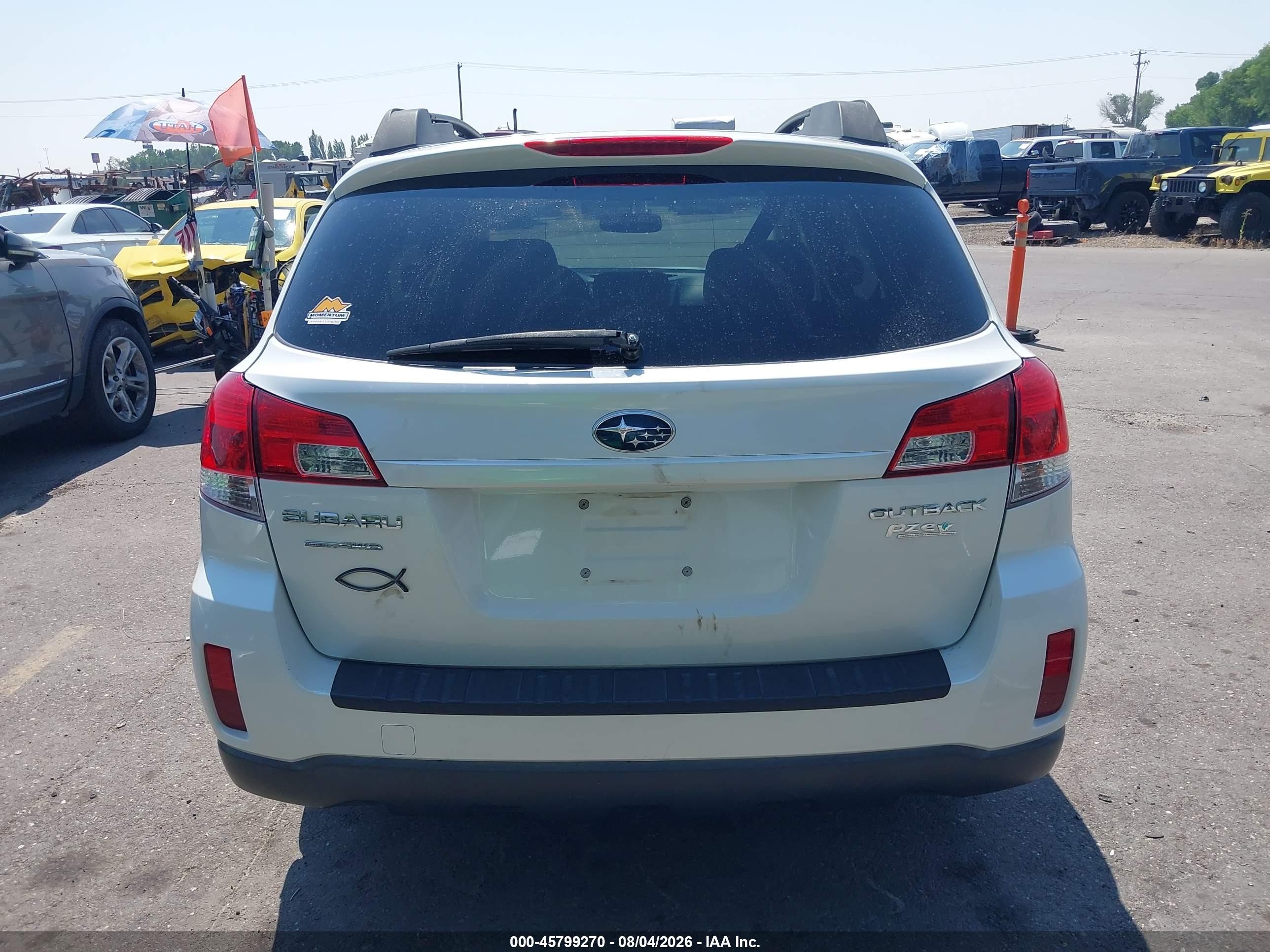 2010 Subaru Outback 2.5i Premium White vin: 4S4BRCCC4A3321458