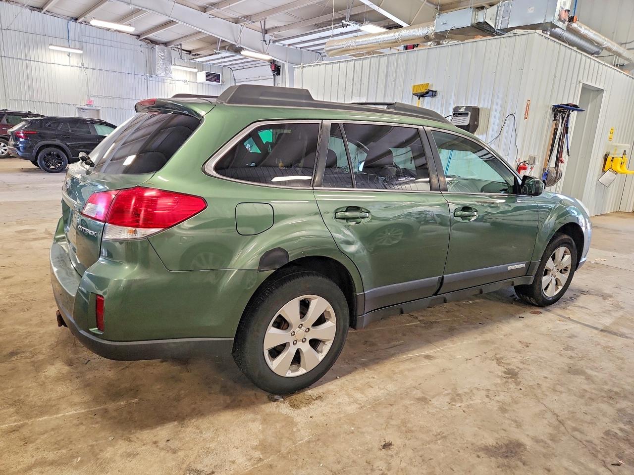 2010 Subaru Outback 2.5i Premium Зеленый vin: 4S4BRCCC4A3346019