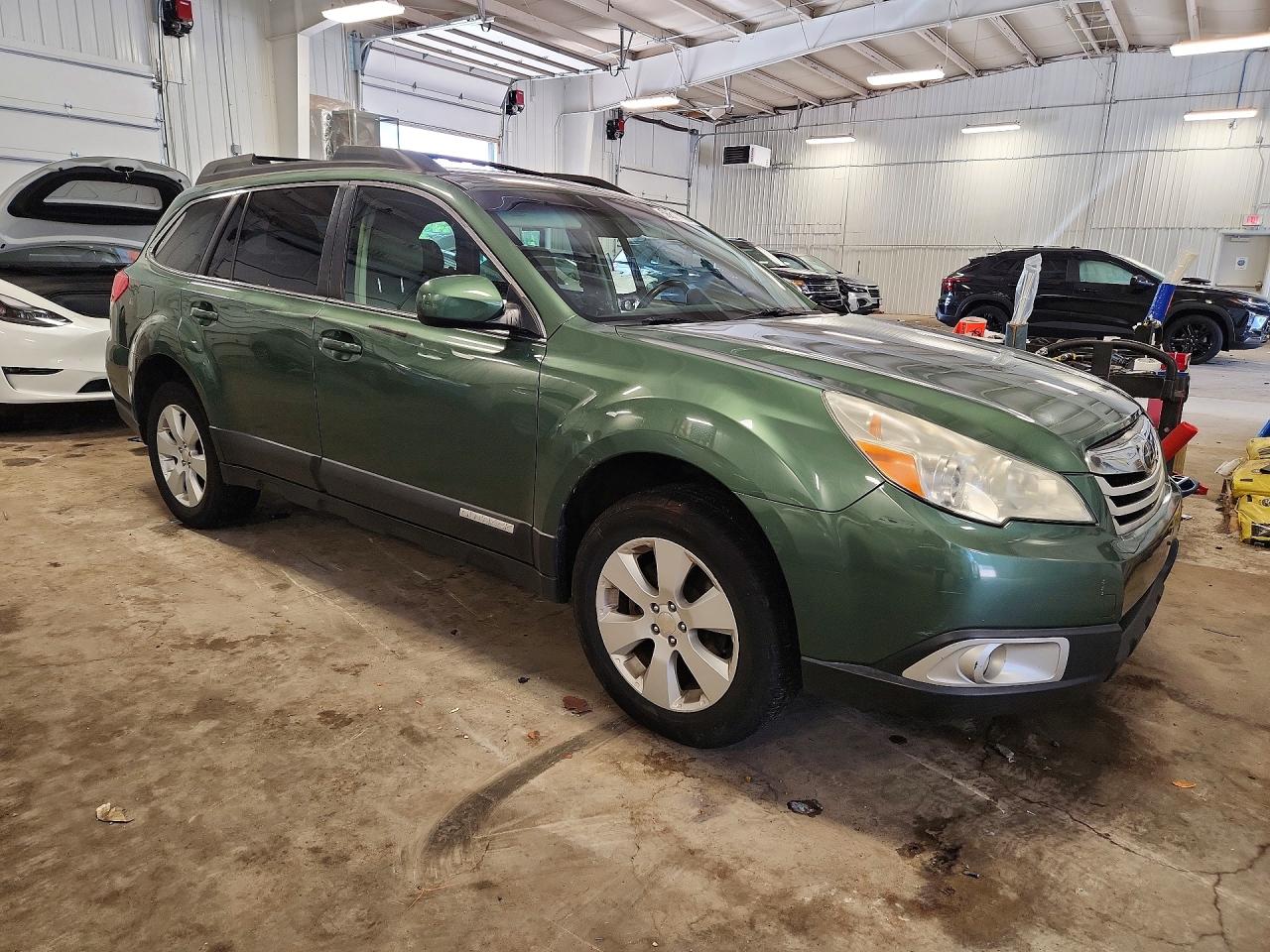 2010 Subaru Outback 2.5i Premium Зеленый vin: 4S4BRCCC4A3346019