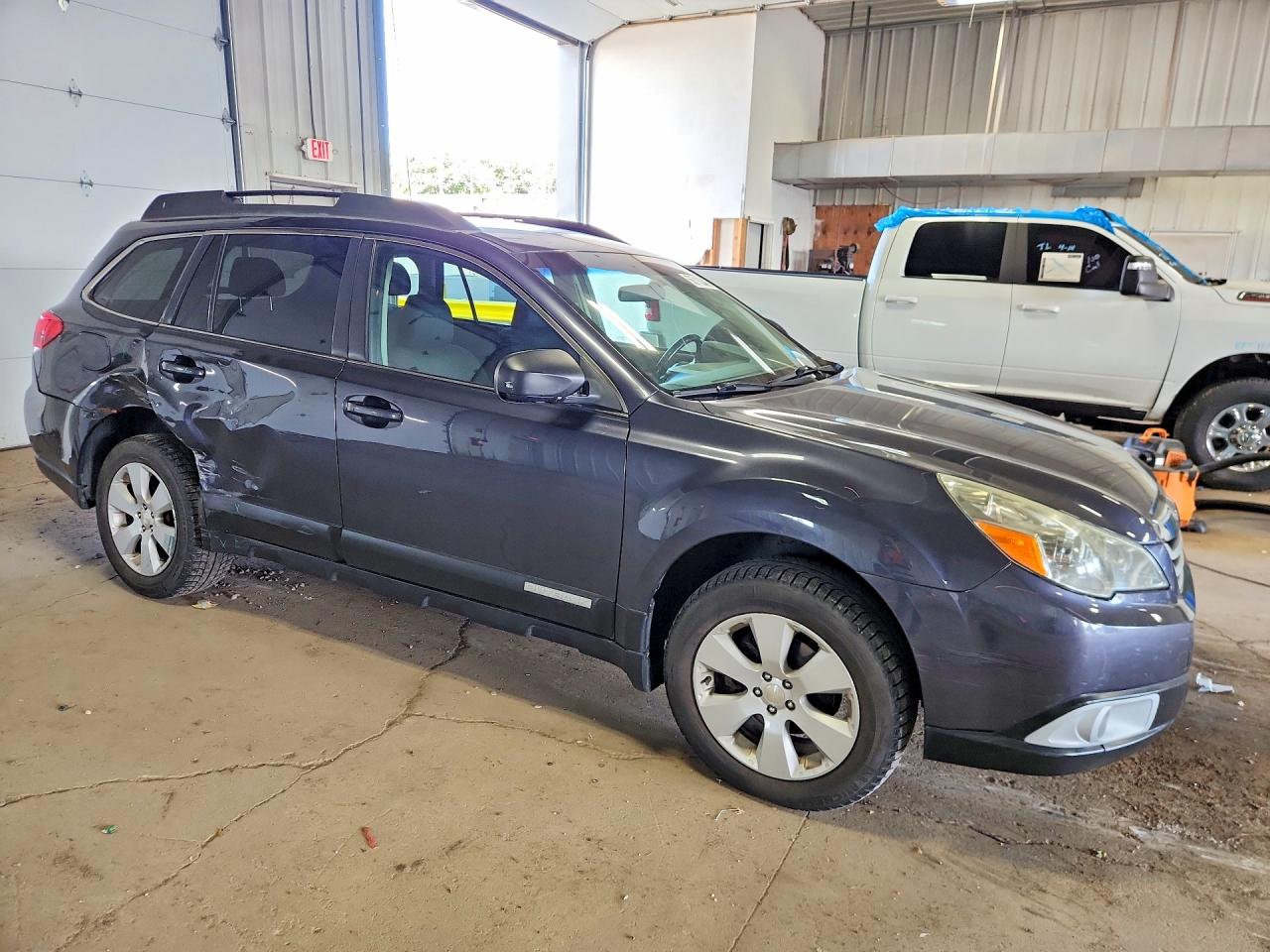 2011 Subaru Outback 2.5i Premium Black vin: 4S4BRCCC4B3313930