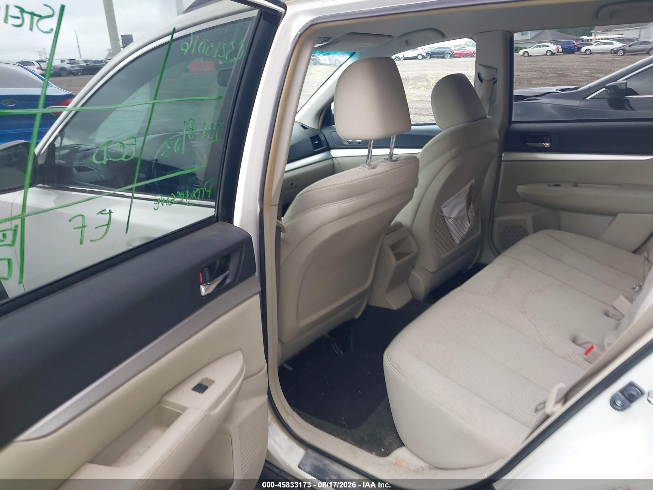 2012 Subaru Outback 2.5i Premium White vin: 4S4BRCCC4C3215076