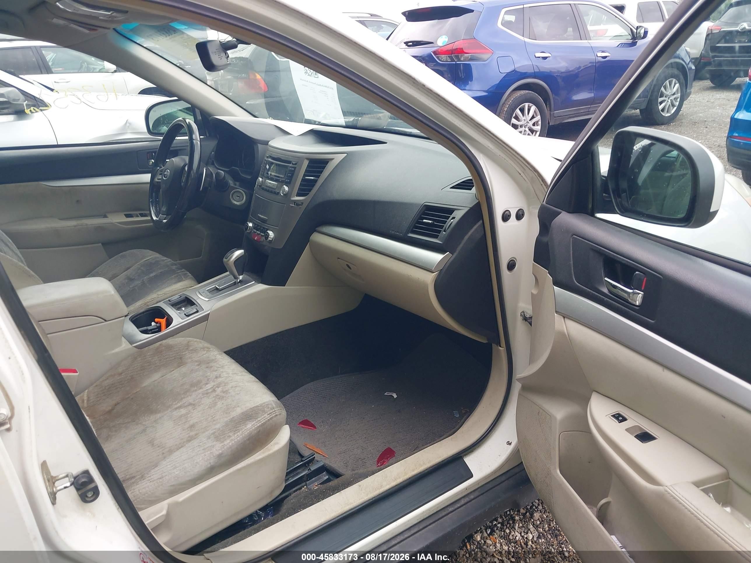 2012 Subaru Outback 2.5i Premium White vin: 4S4BRCCC4C3215076