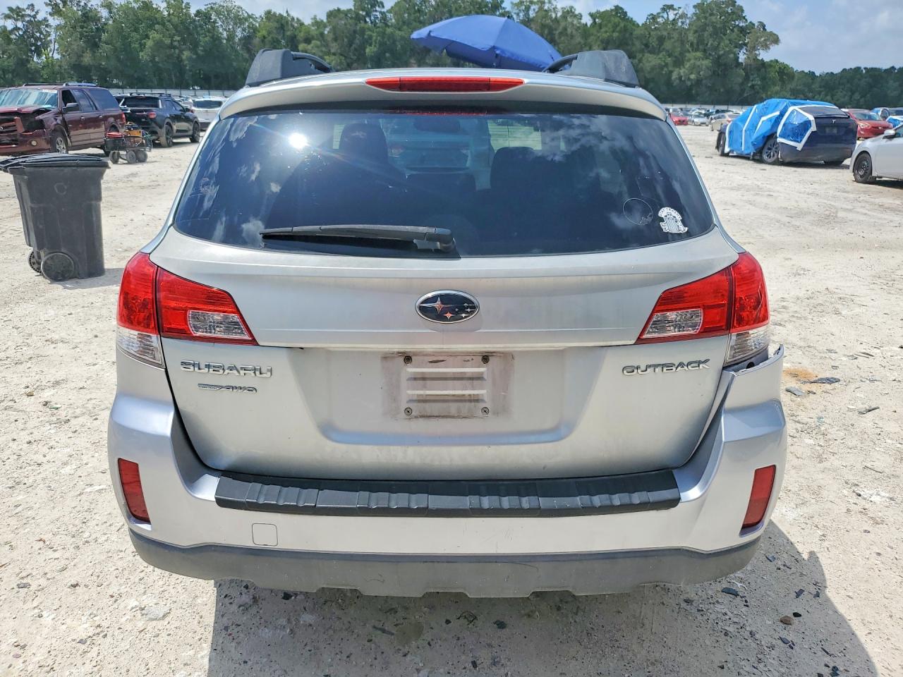 2012 Subaru Outback 2.5i Premium Silver vin: 4S4BRCCC4C3266402