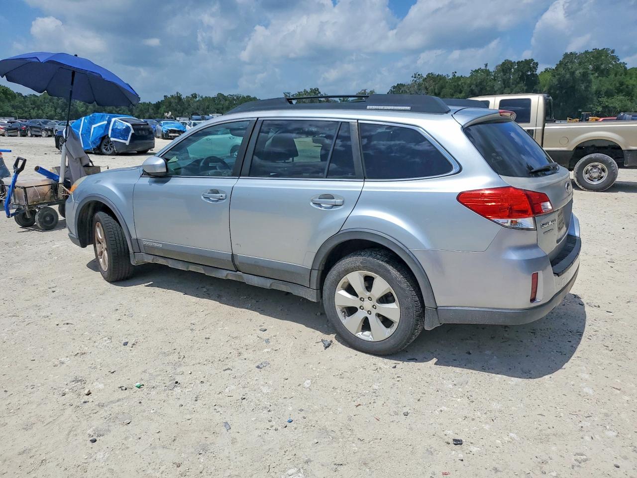 2012 Subaru Outback 2.5i Premium Silver vin: 4S4BRCCC4C3266402