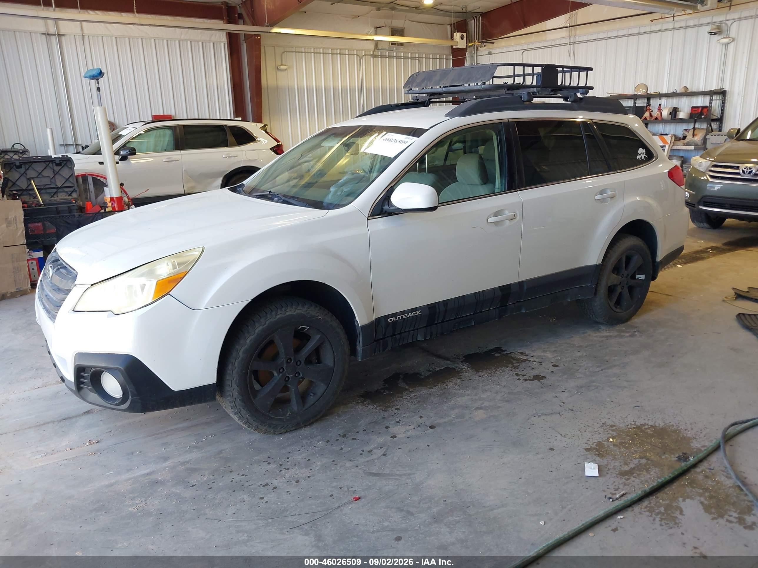 2013 Subaru Outback 2.5i Premium White vin: 4S4BRCCC4D3305832
