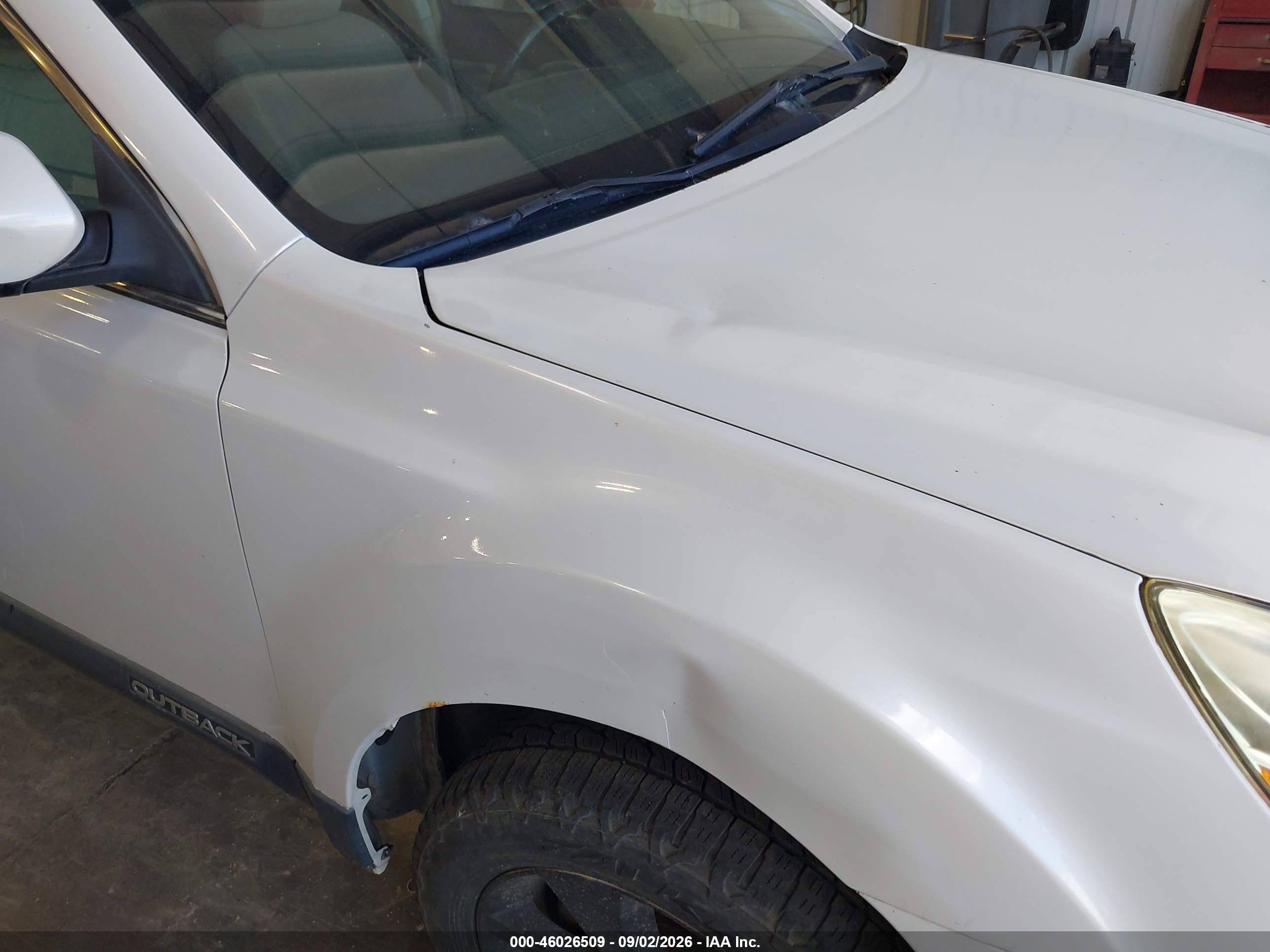2013 Subaru Outback 2.5i Premium White vin: 4S4BRCCC4D3305832