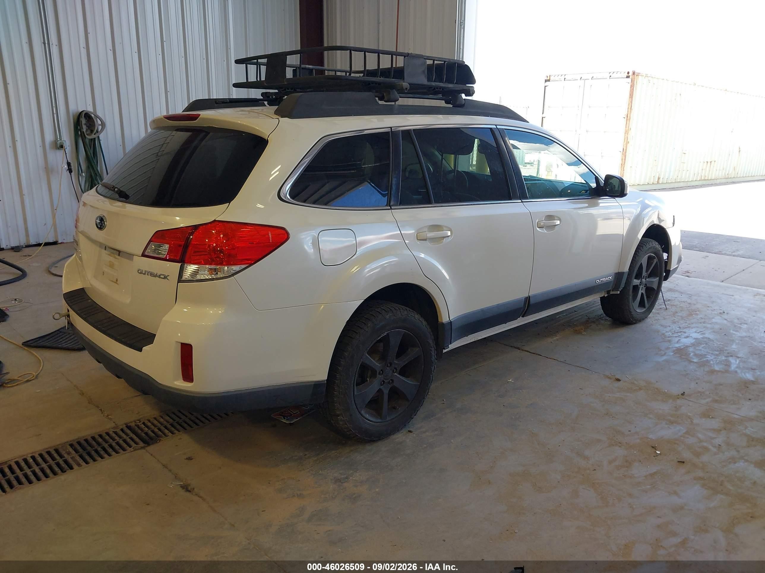 2013 Subaru Outback 2.5i Premium White vin: 4S4BRCCC4D3305832