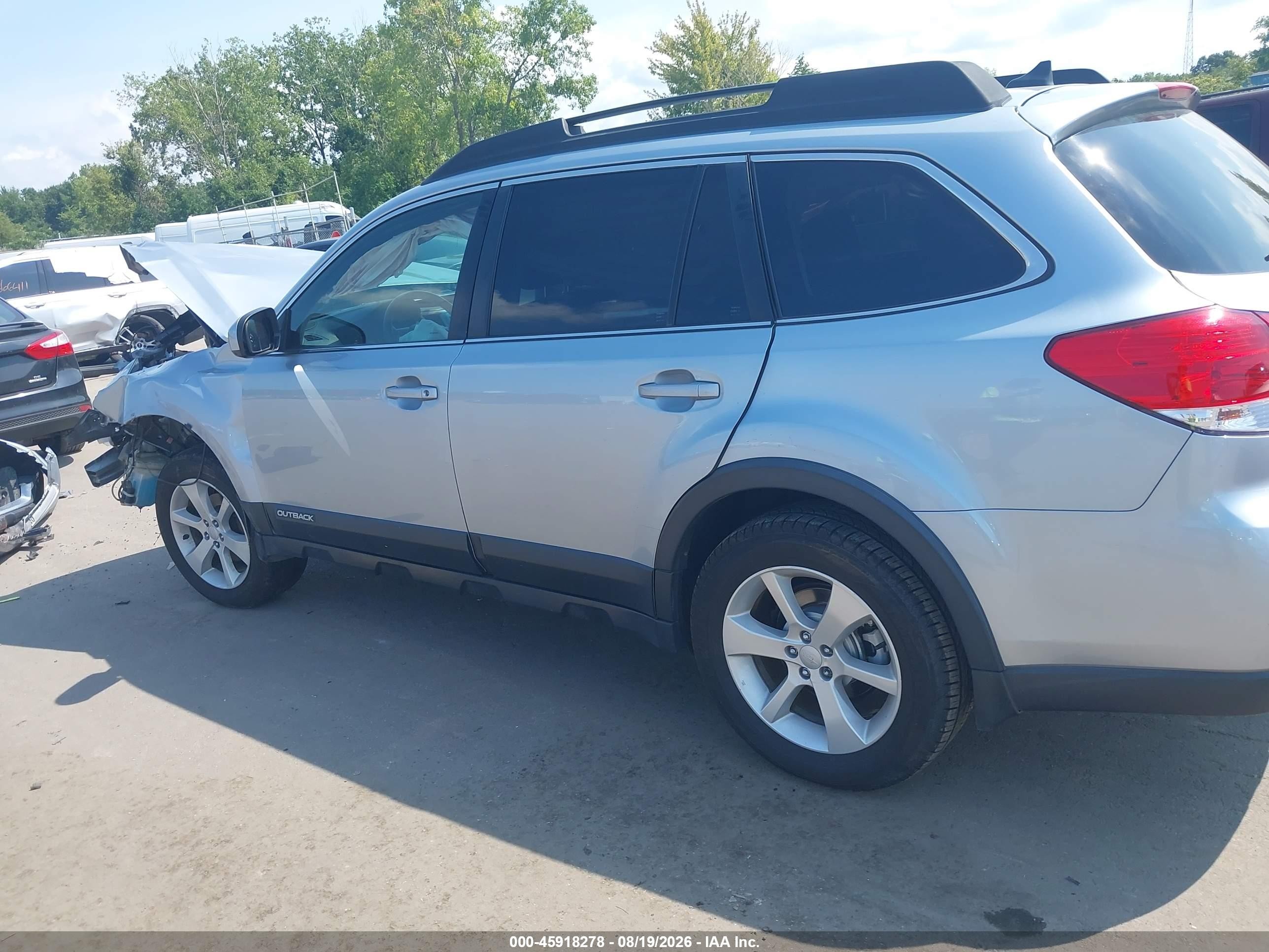 2014 Subaru Outback 2.5i Premium Silver vin: 4S4BRCCC4E3233337