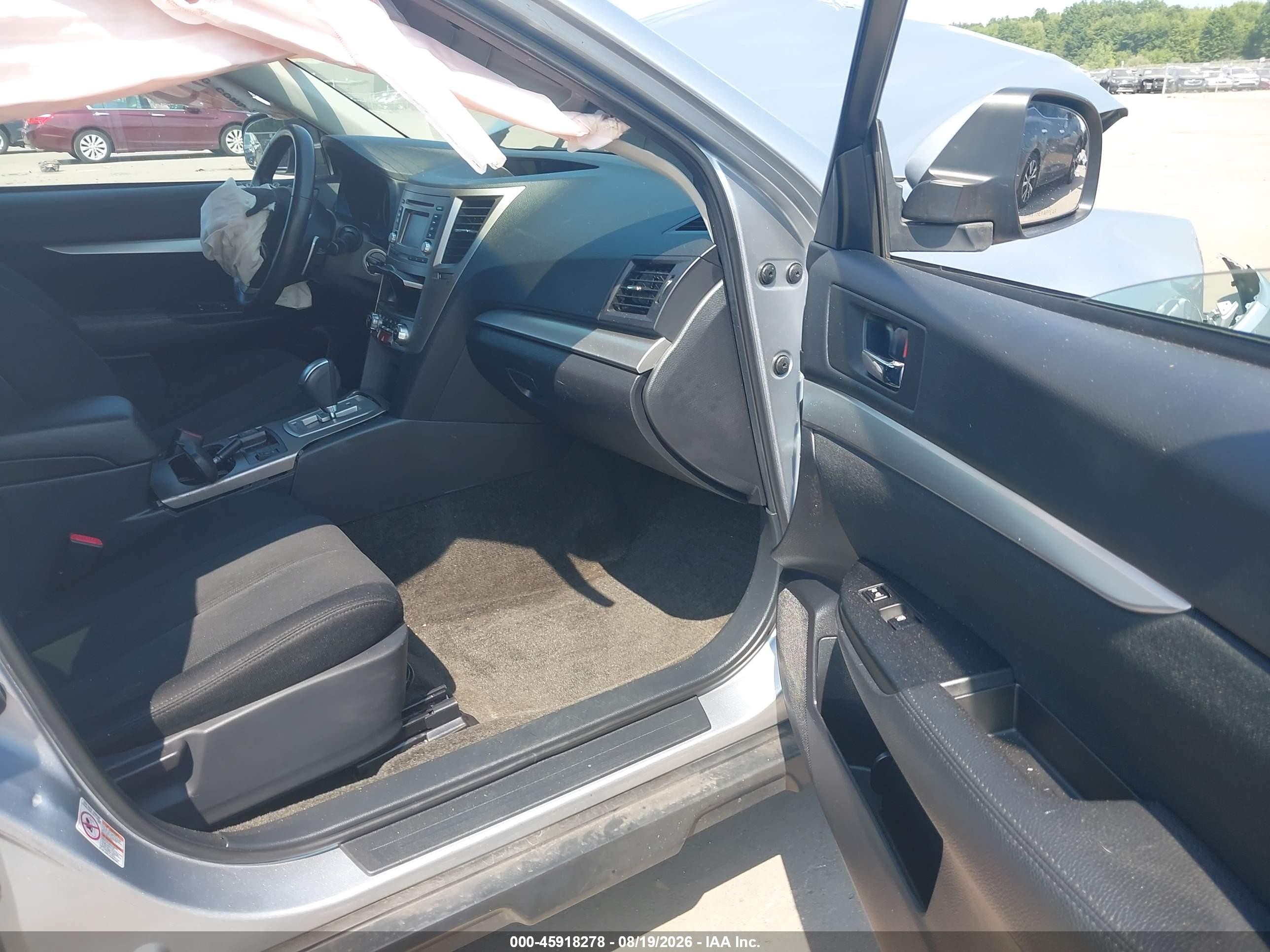 2014 Subaru Outback 2.5i Premium Silver vin: 4S4BRCCC4E3233337