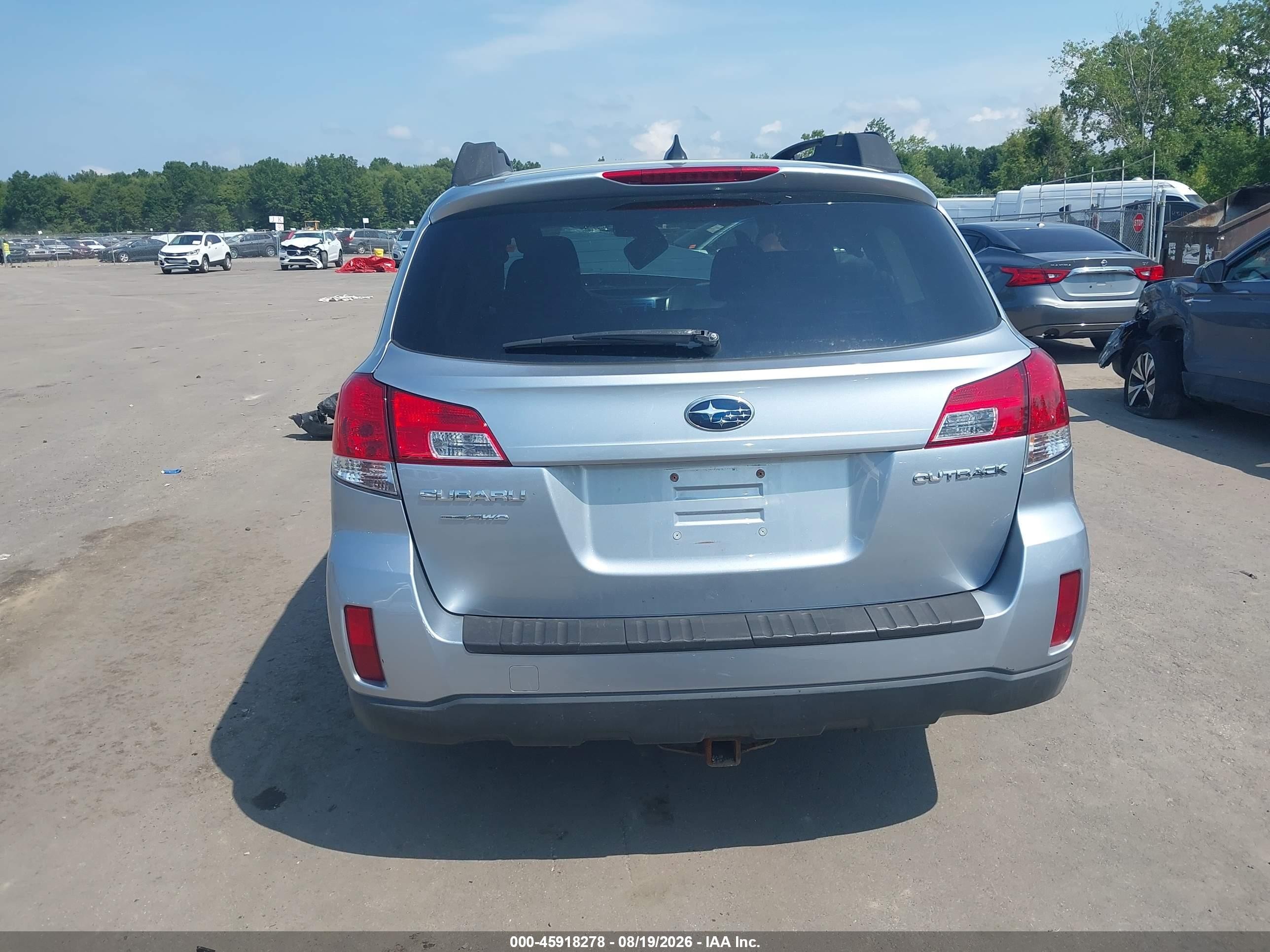2014 Subaru Outback 2.5i Premium Silver vin: 4S4BRCCC4E3233337