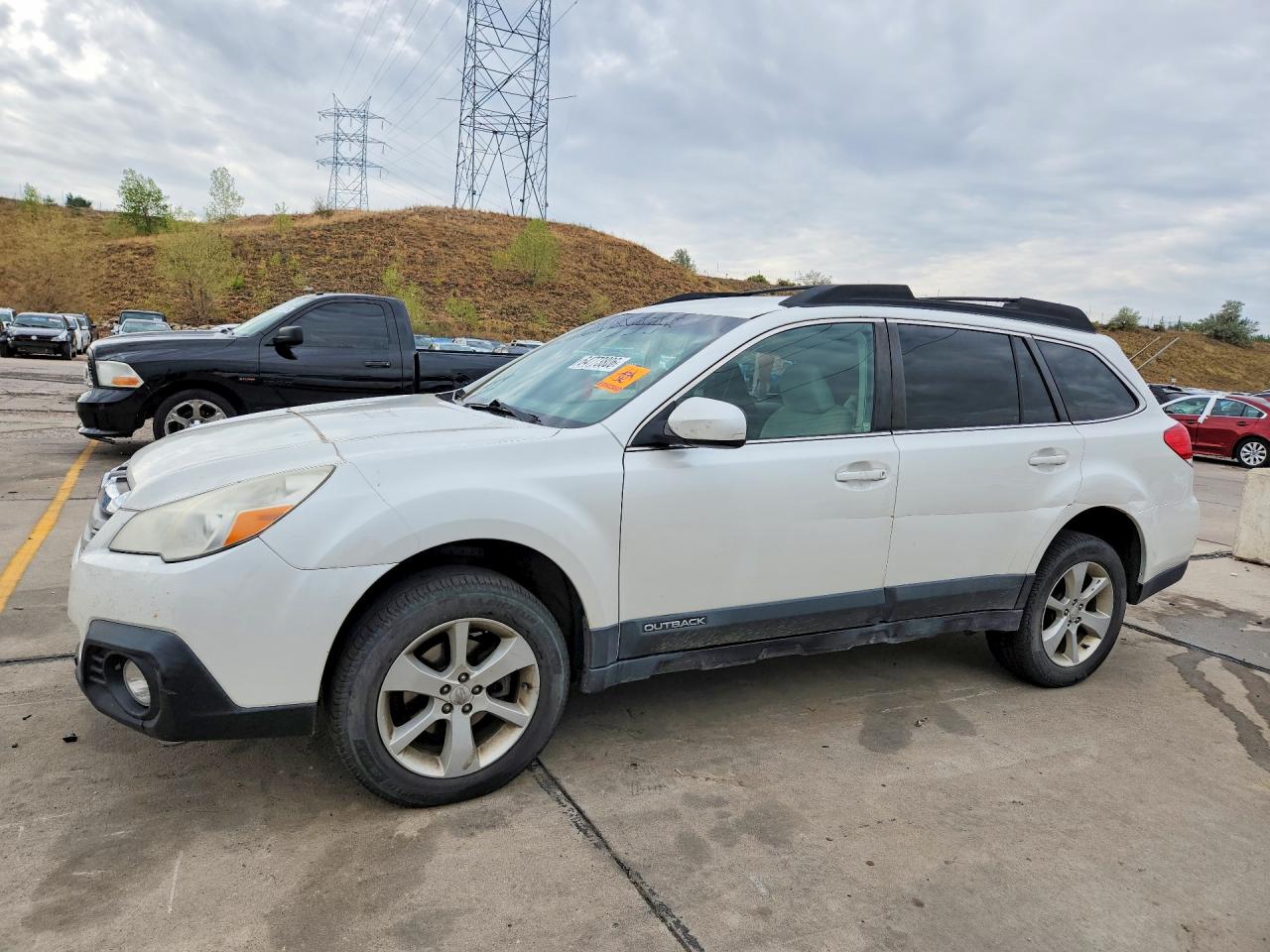2014 Subaru Outback 2.5i Premium Белый vin: 4S4BRCCC4E3253135