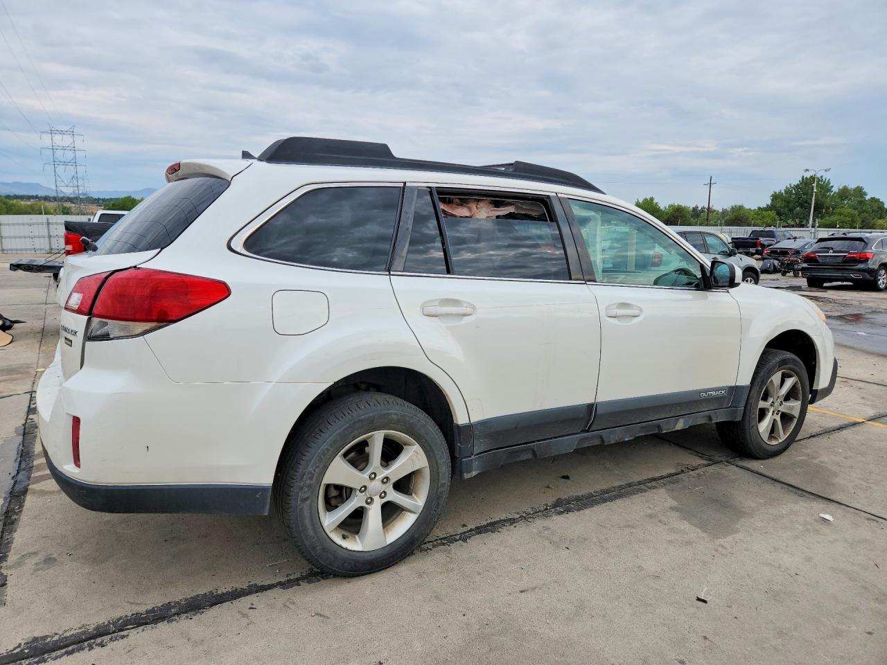 2014 Subaru Outback 2.5i Premium Белый vin: 4S4BRCCC4E3253135