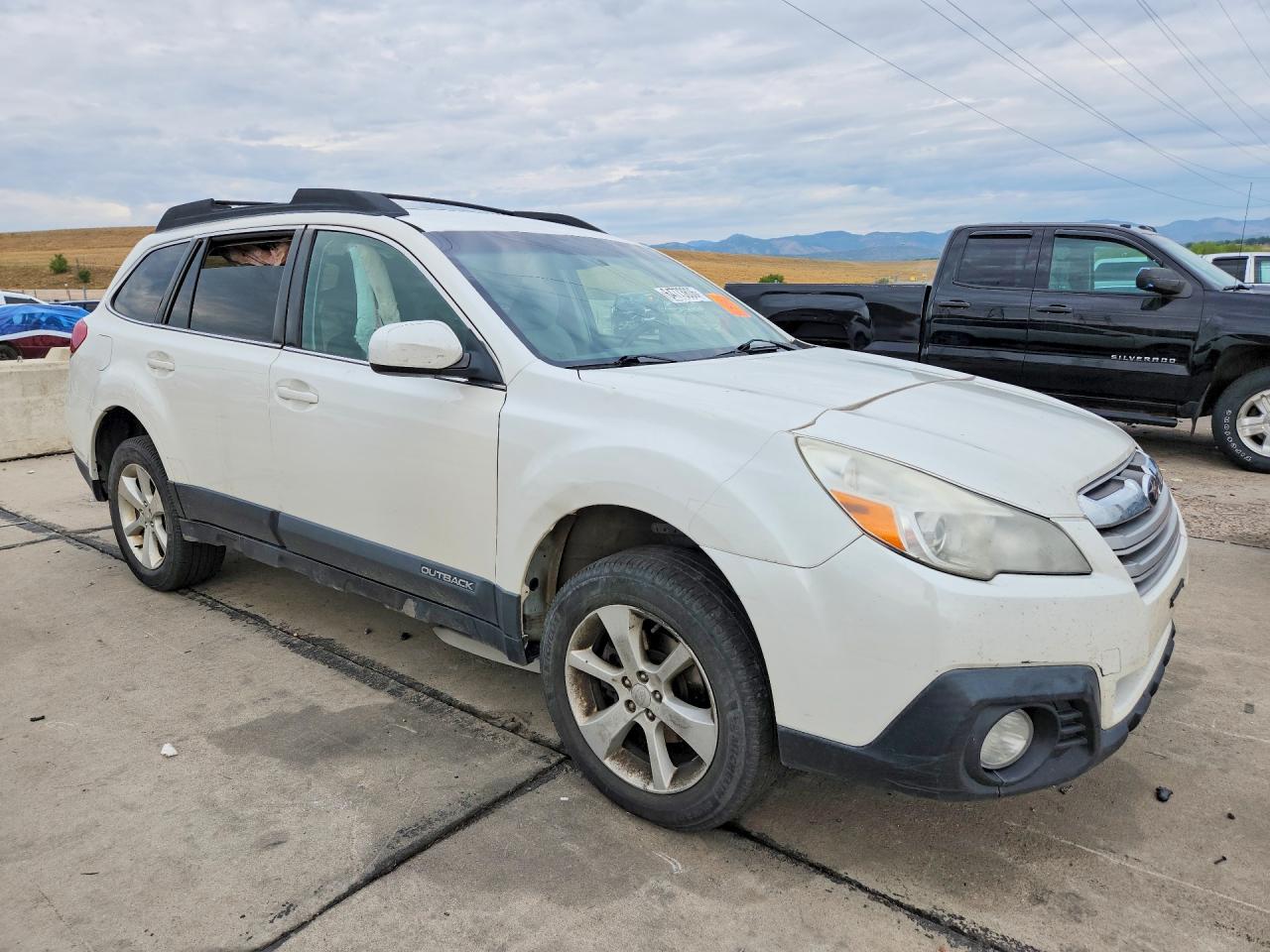 2014 Subaru Outback 2.5i Premium Белый vin: 4S4BRCCC4E3253135