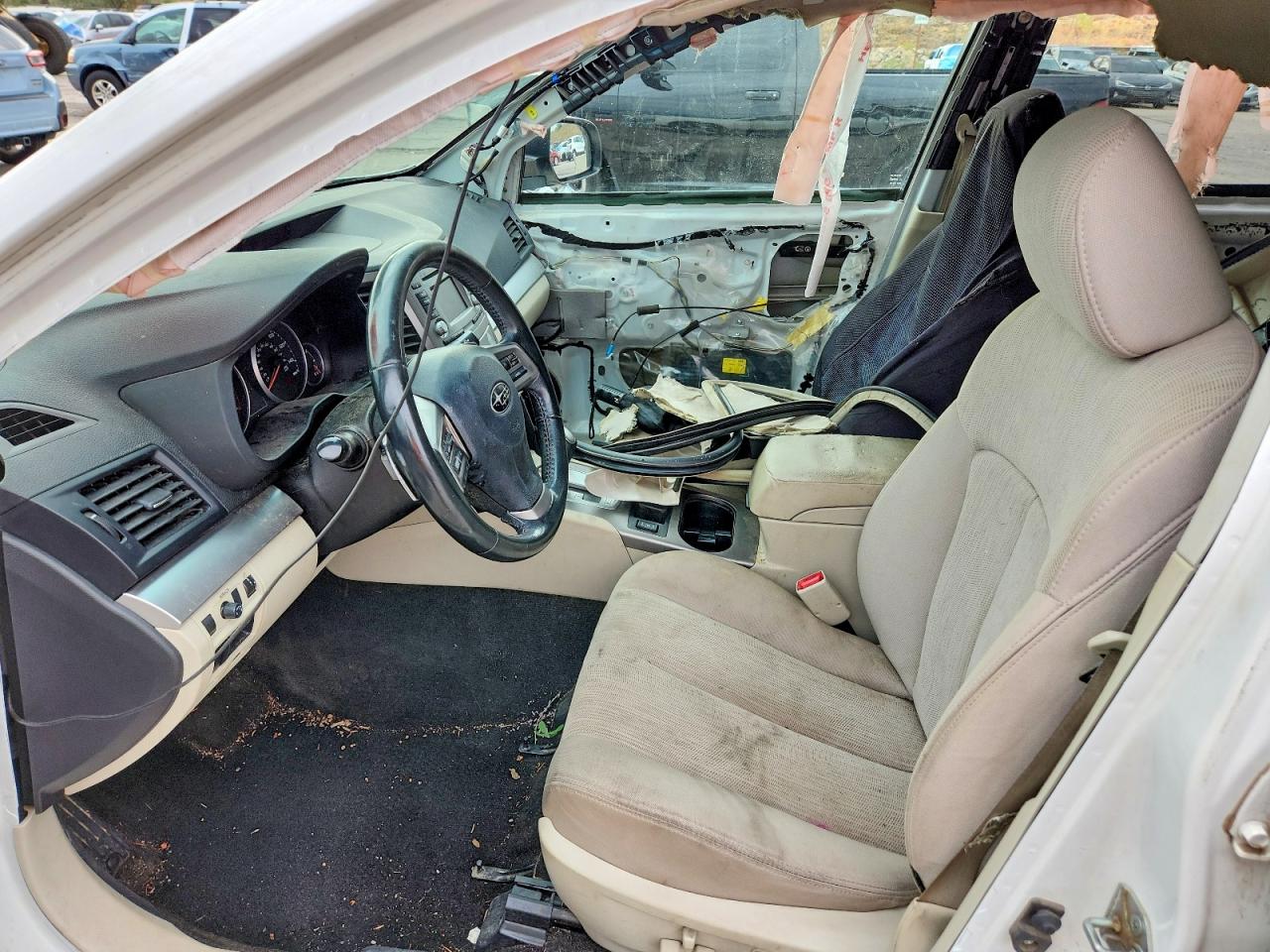 2014 Subaru Outback 2.5i Premium Белый vin: 4S4BRCCC4E3253135